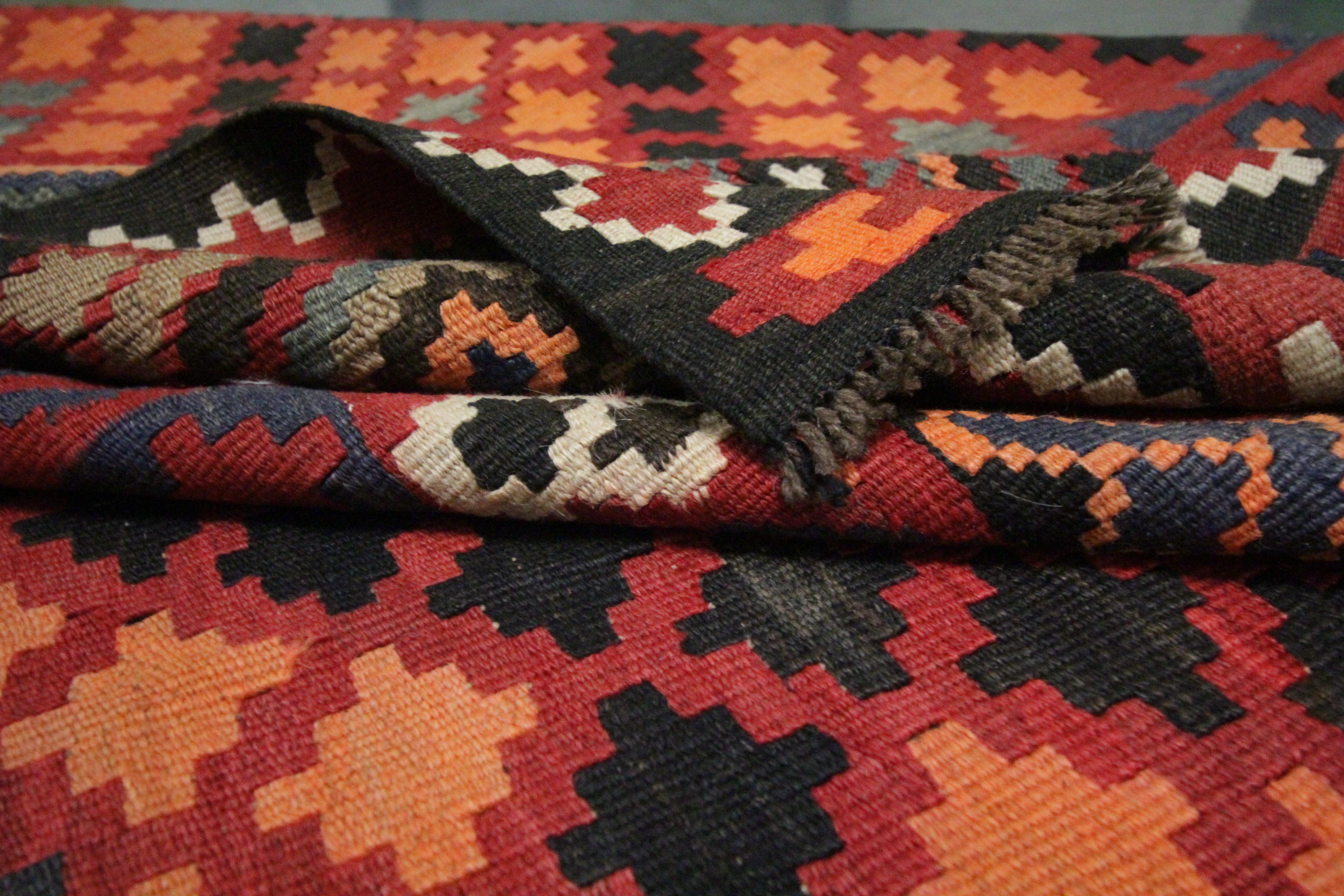 Red Carpet Wool Kilim Rug Handmade Traditional Caucasian Area Rug For Sale 2