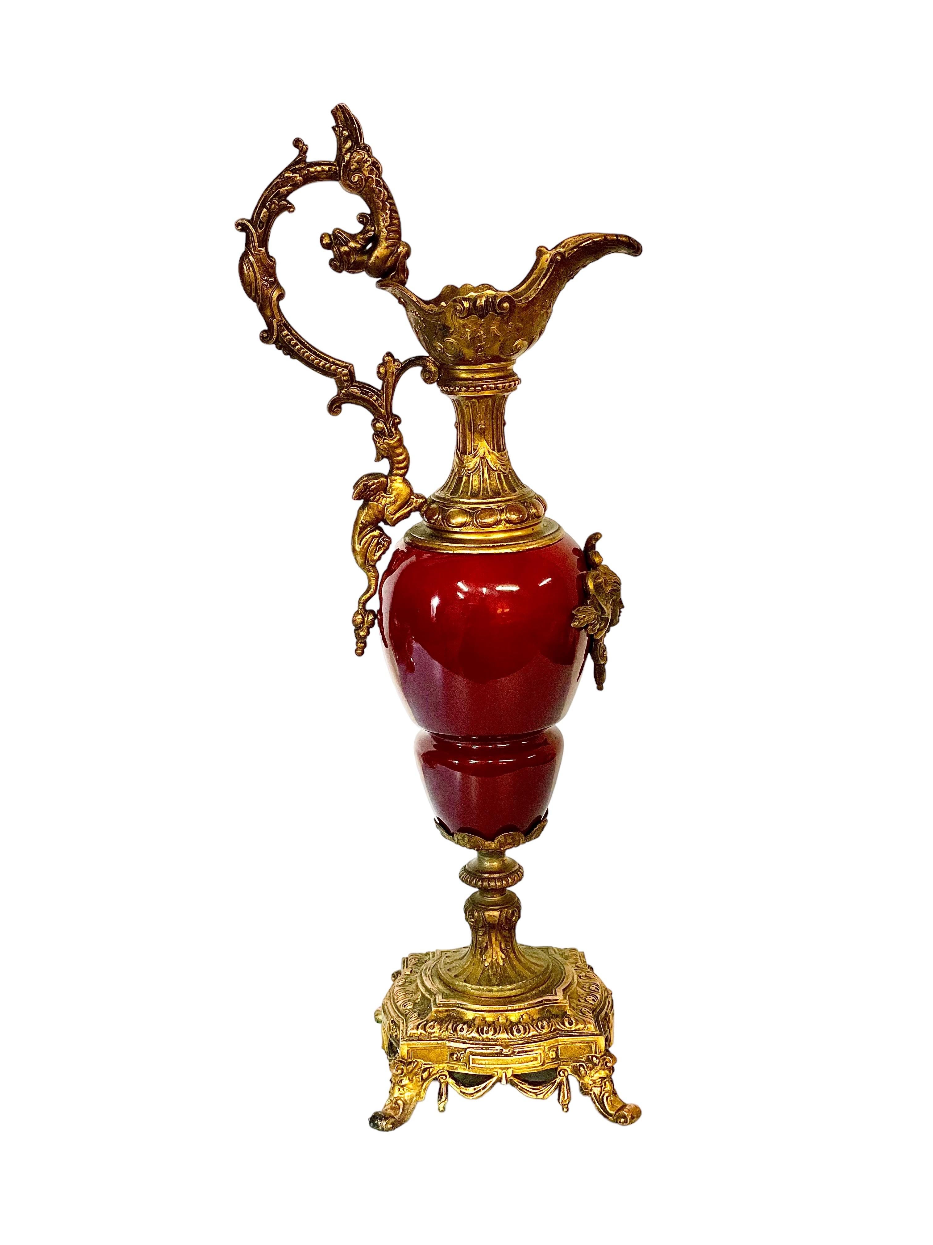 Red Ceramic and Gilt Bronze Antique Ewer Urn In Good Condition For Sale In LA CIOTAT, FR