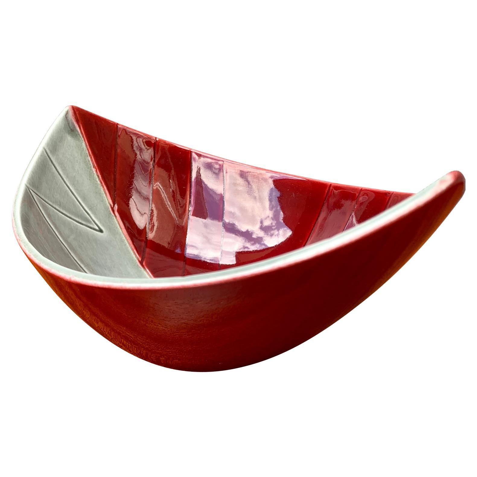 Cuenco de gres rojo vino y gris de la Modernidad Escandinava sueca, obra del diseñador modernista sueco Carl-Harry Stålhane para Rörstrand. Este modelo se llama 