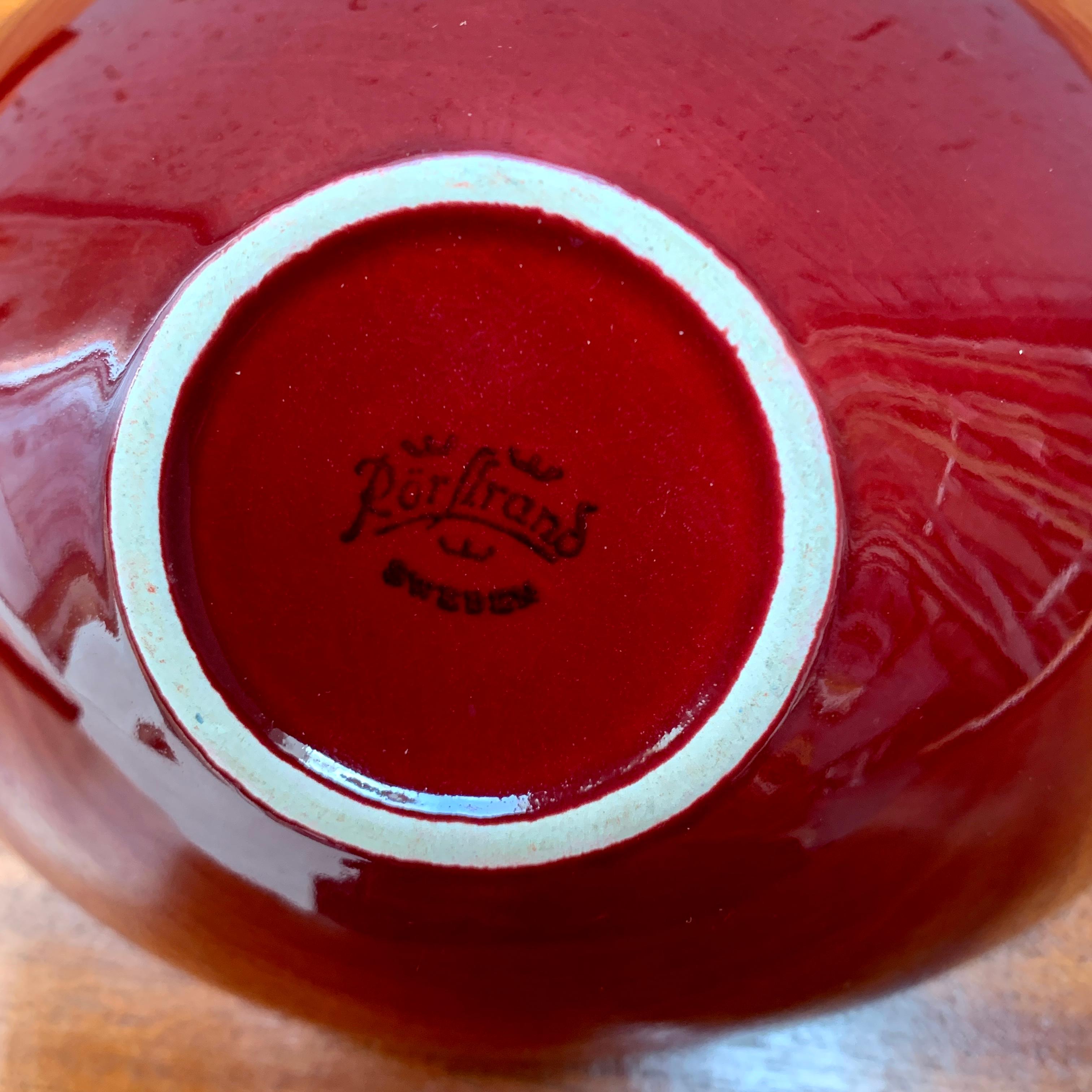 California Bowl de cerámica roja de Stålhane para Rörstran, Suecia Moderna de mediados de siglo Moderno de mediados de siglo en venta