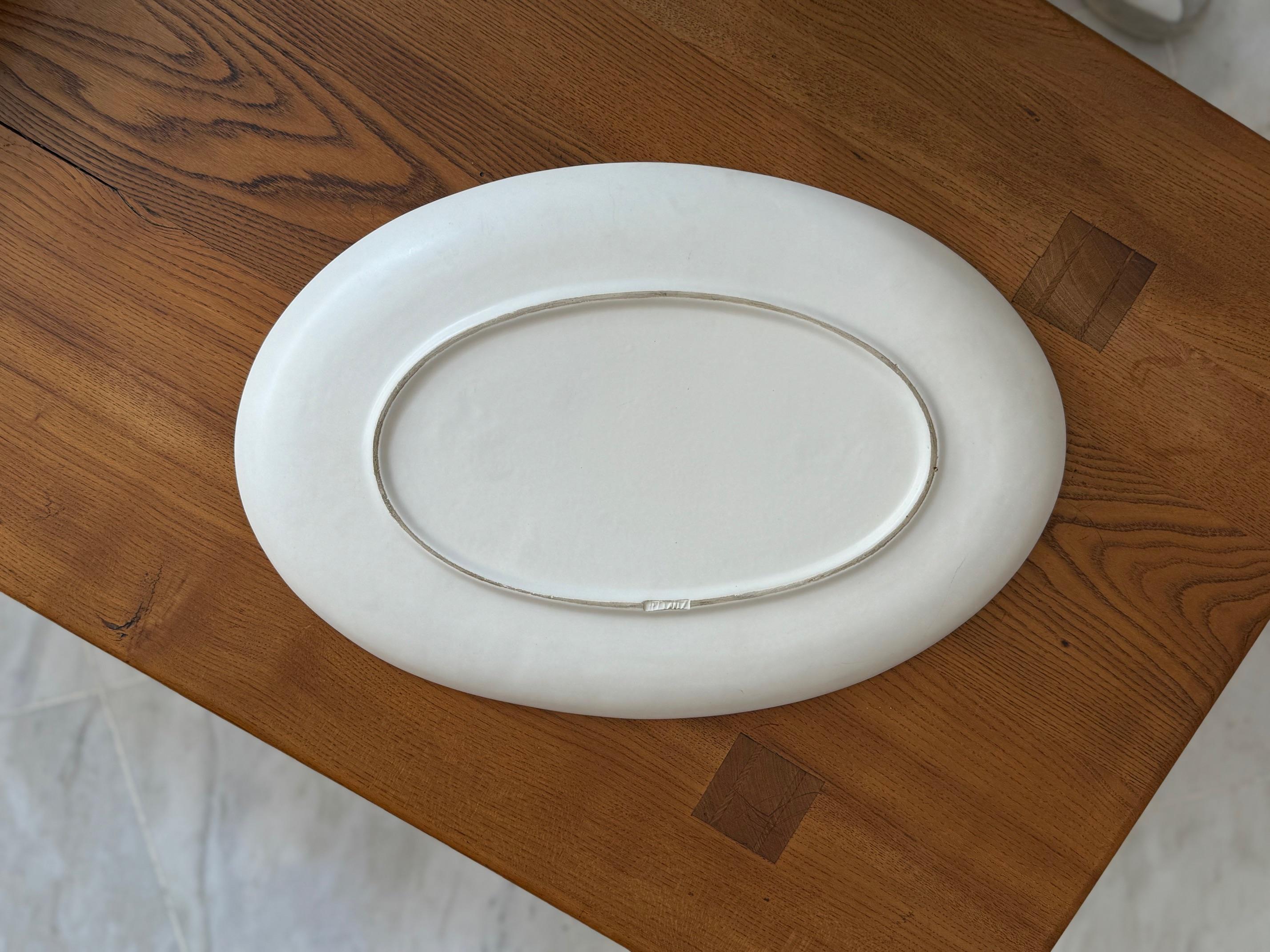 Plato de cerámica roja de André Baud, Vallauris, años 50 en venta 4
