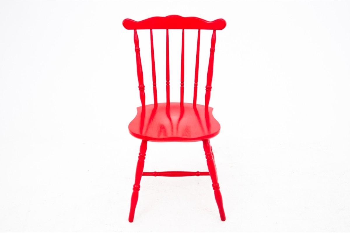 A chair in a red color from the 1940s. The furniture has been professionally renovated. The price is for one chair, we offer two such chairs.

Dimensions: height 86 cm / height sitting. 45 cm / width 50 cm / dep. 48 cm