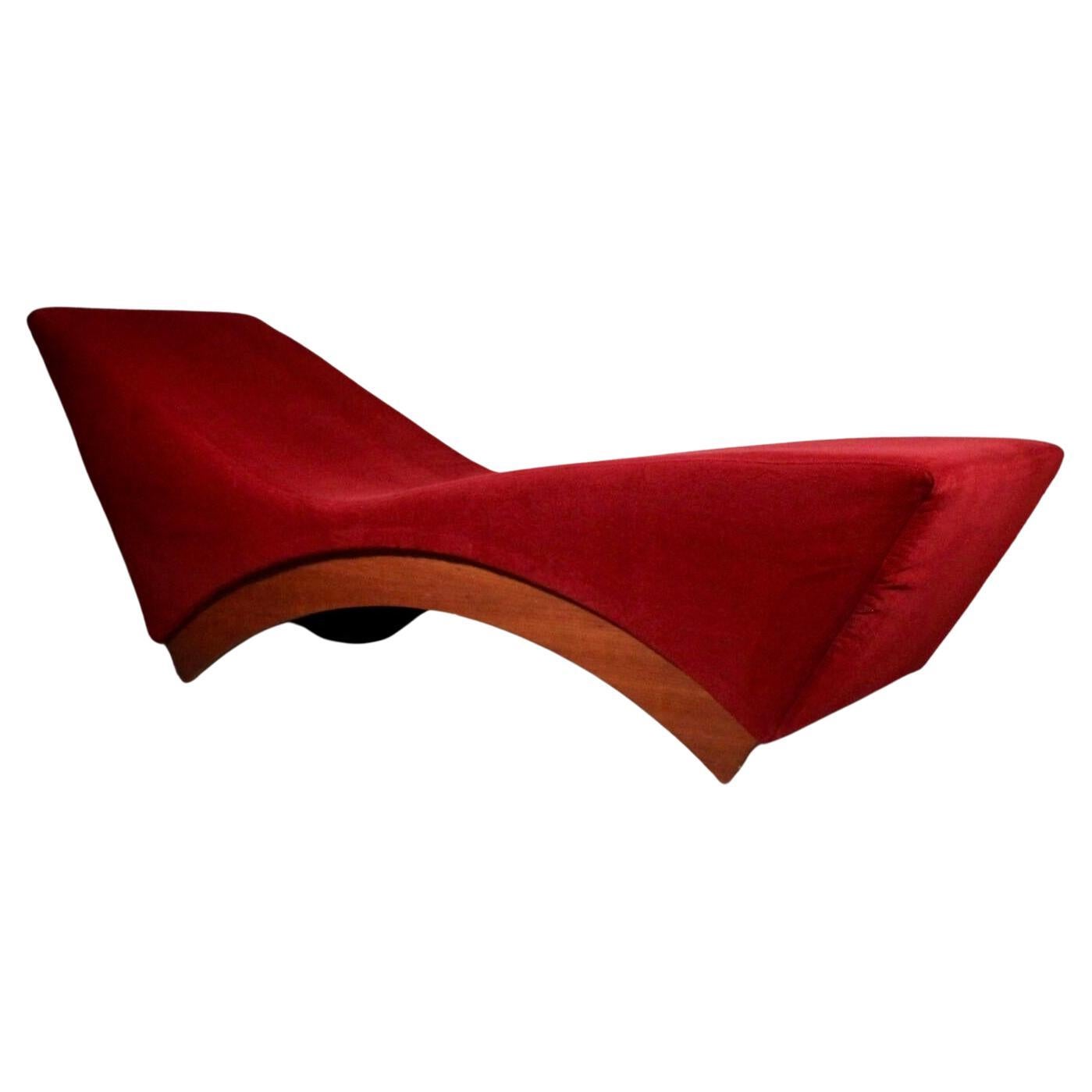 Red chaise longue, wood and fabric, 1970s For Sale