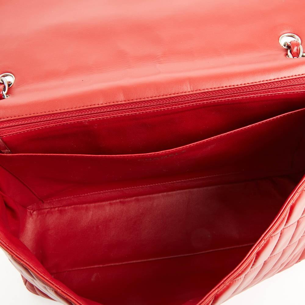 Chanel Jumbo sac à rabat simple rouge en vente 7