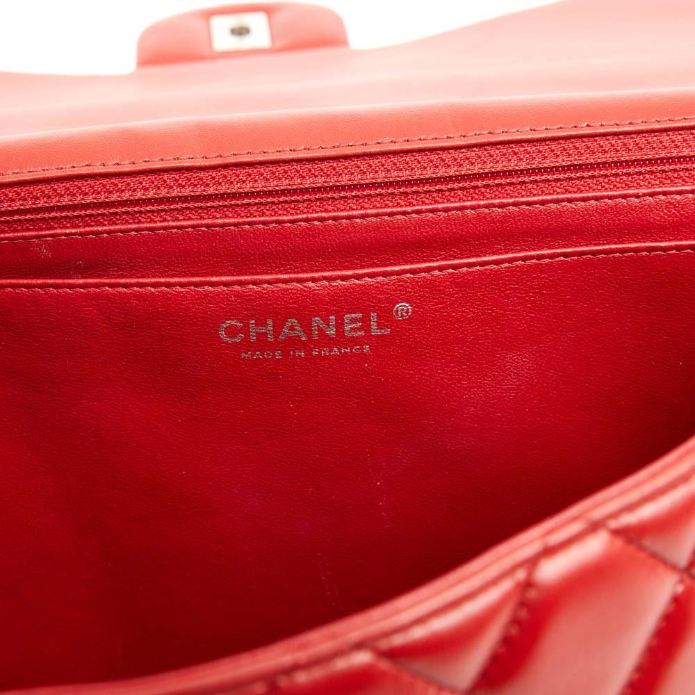 Chanel Jumbo sac à rabat simple rouge en vente 8
