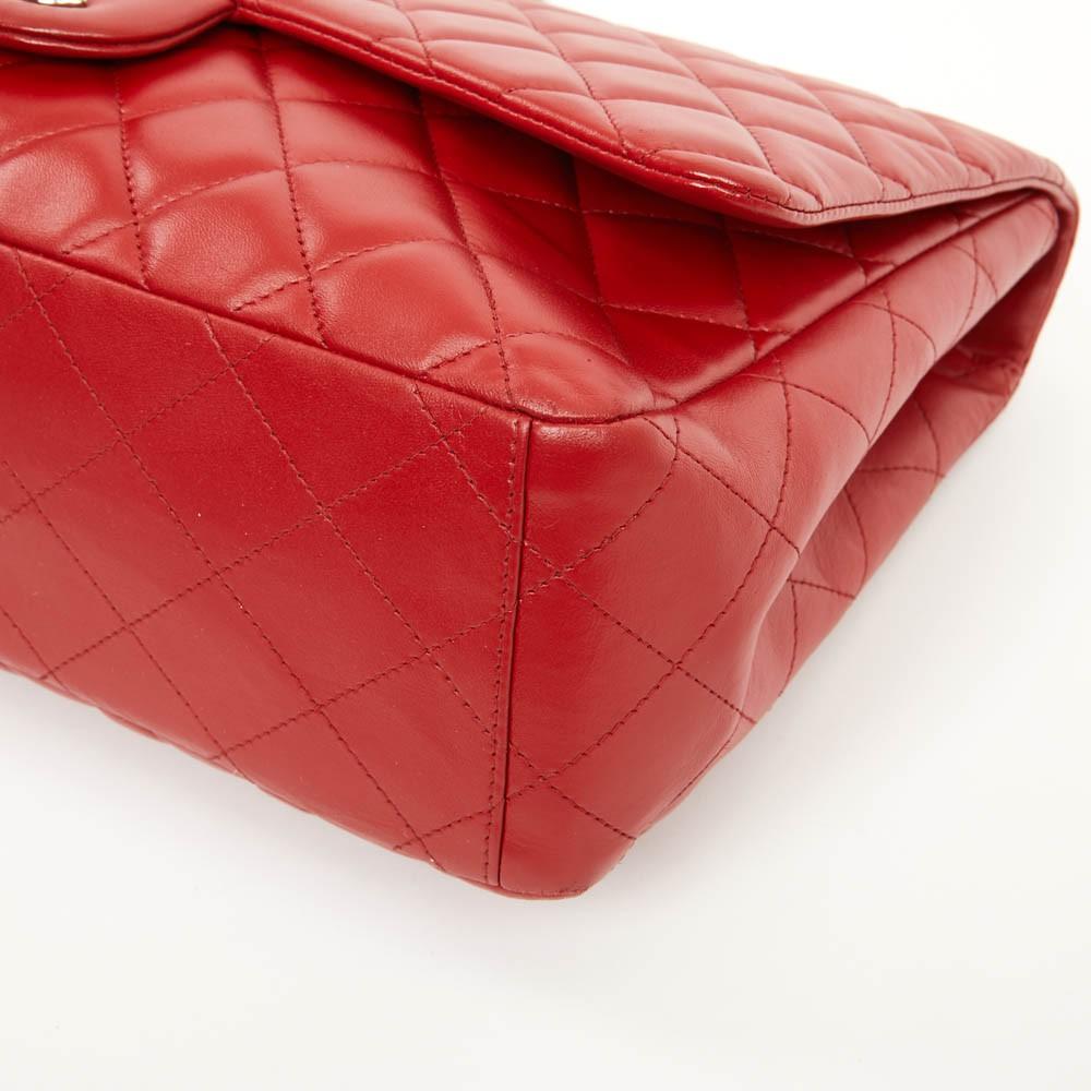 Chanel Jumbo sac à rabat simple rouge en vente 2