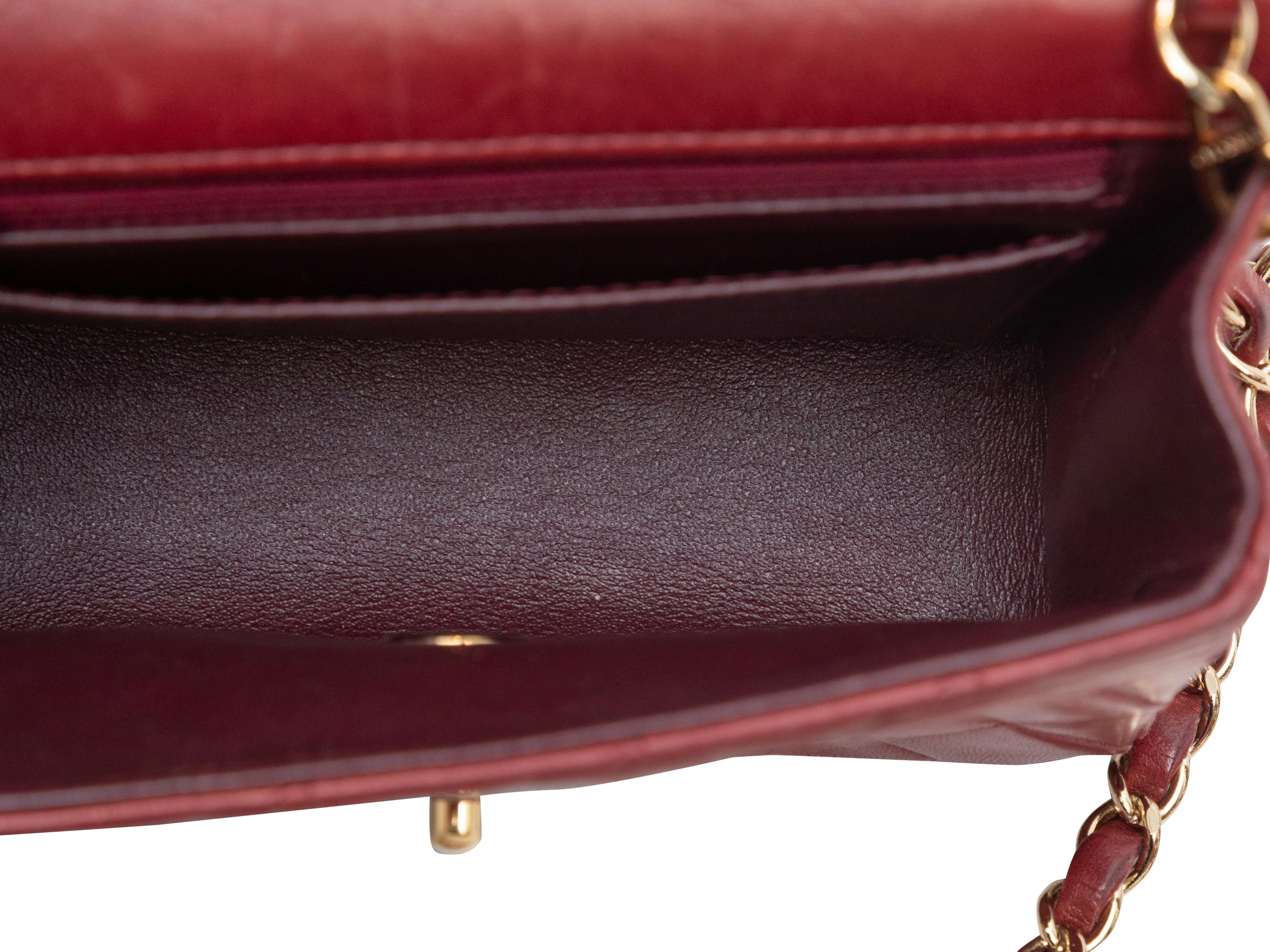 Borsa Chanel quadrata rossa con mini patta in vendita 1