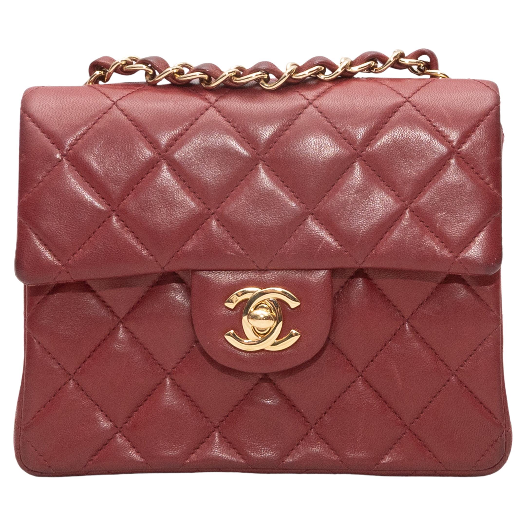 Borsa Chanel quadrata rossa con mini patta