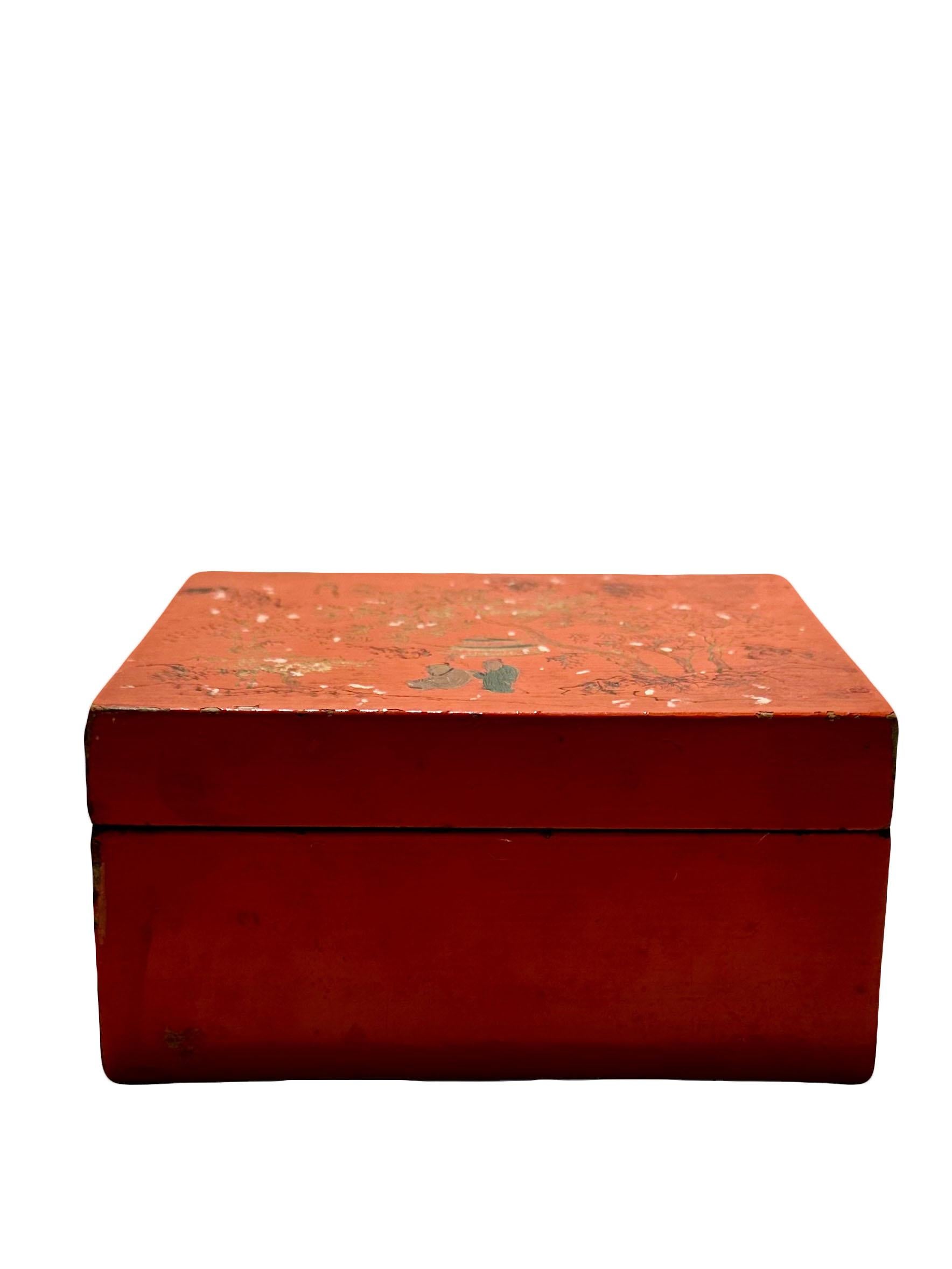 Caja de laca roja con escena de jardín chino en venta 2