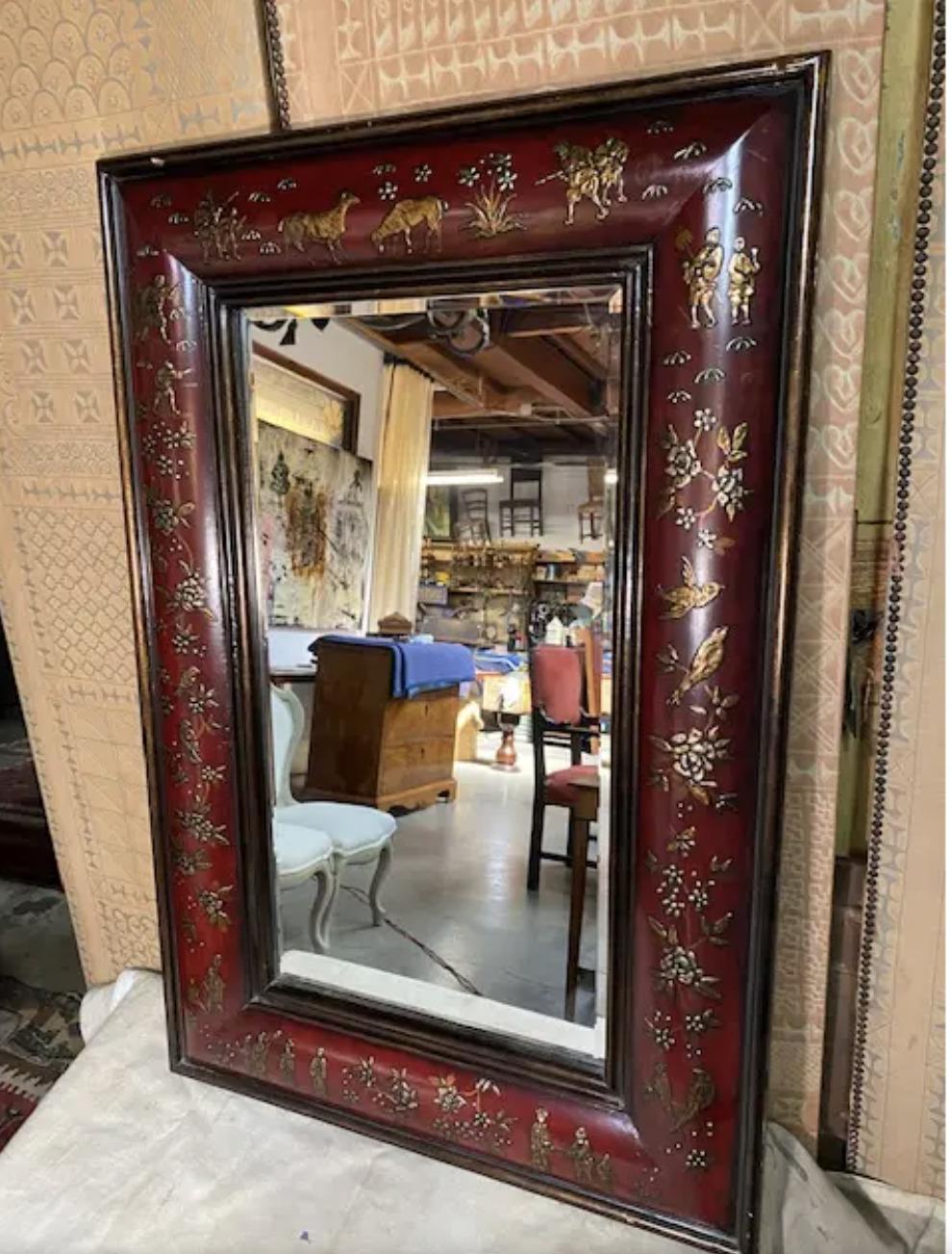 Cinese Specchio convesso rosso Chinoiserie in vendita