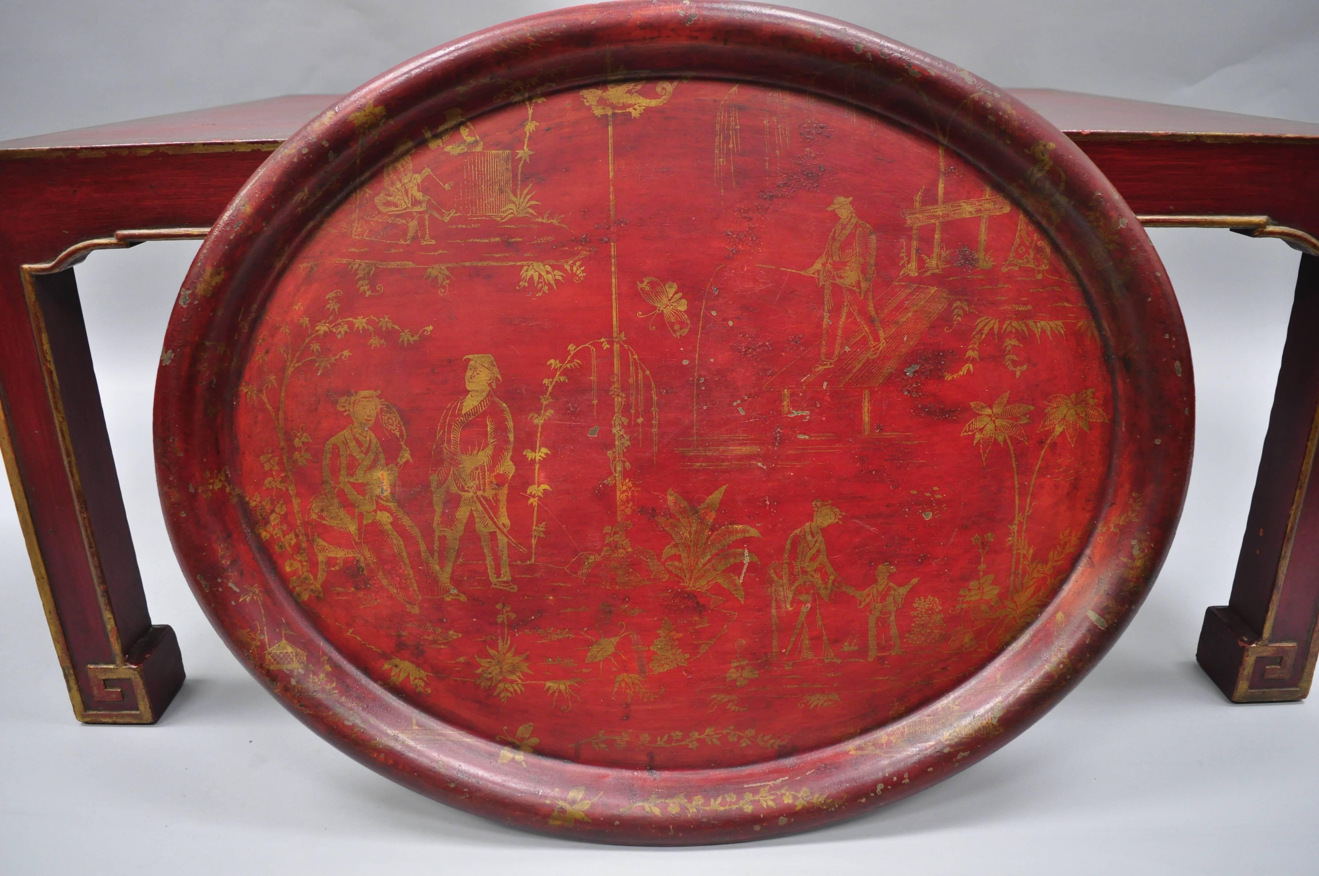 Table basse orientale chinoiseries rouge avec plateau de service amovible en métal tôle Bon état - En vente à Philadelphia, PA