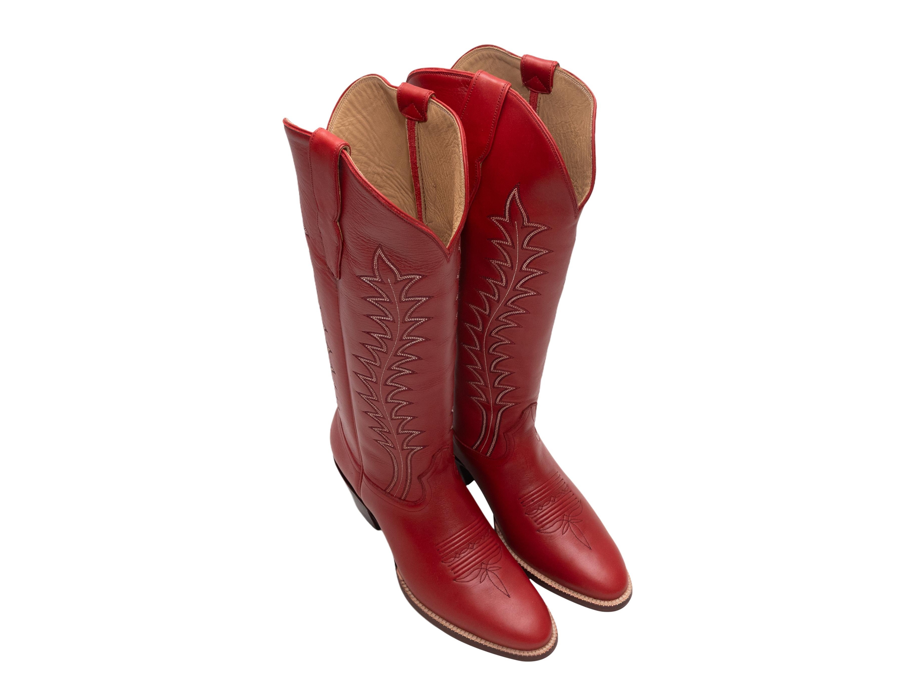 Bottes de cow-boy en cuir rouge de City. Coutures contrastées sur l'ensemble du corps. Talons empilés. Hauteur de la tige : 12,5