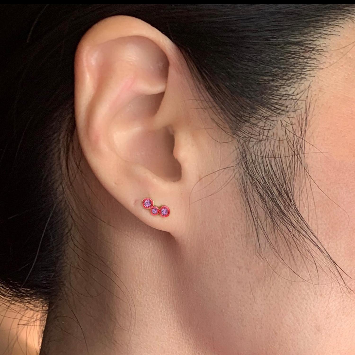 Red Coated Three Stone Pink Sapphire Mini Single Stud Earring Hi June Parker In New Condition For Sale In New York, NY