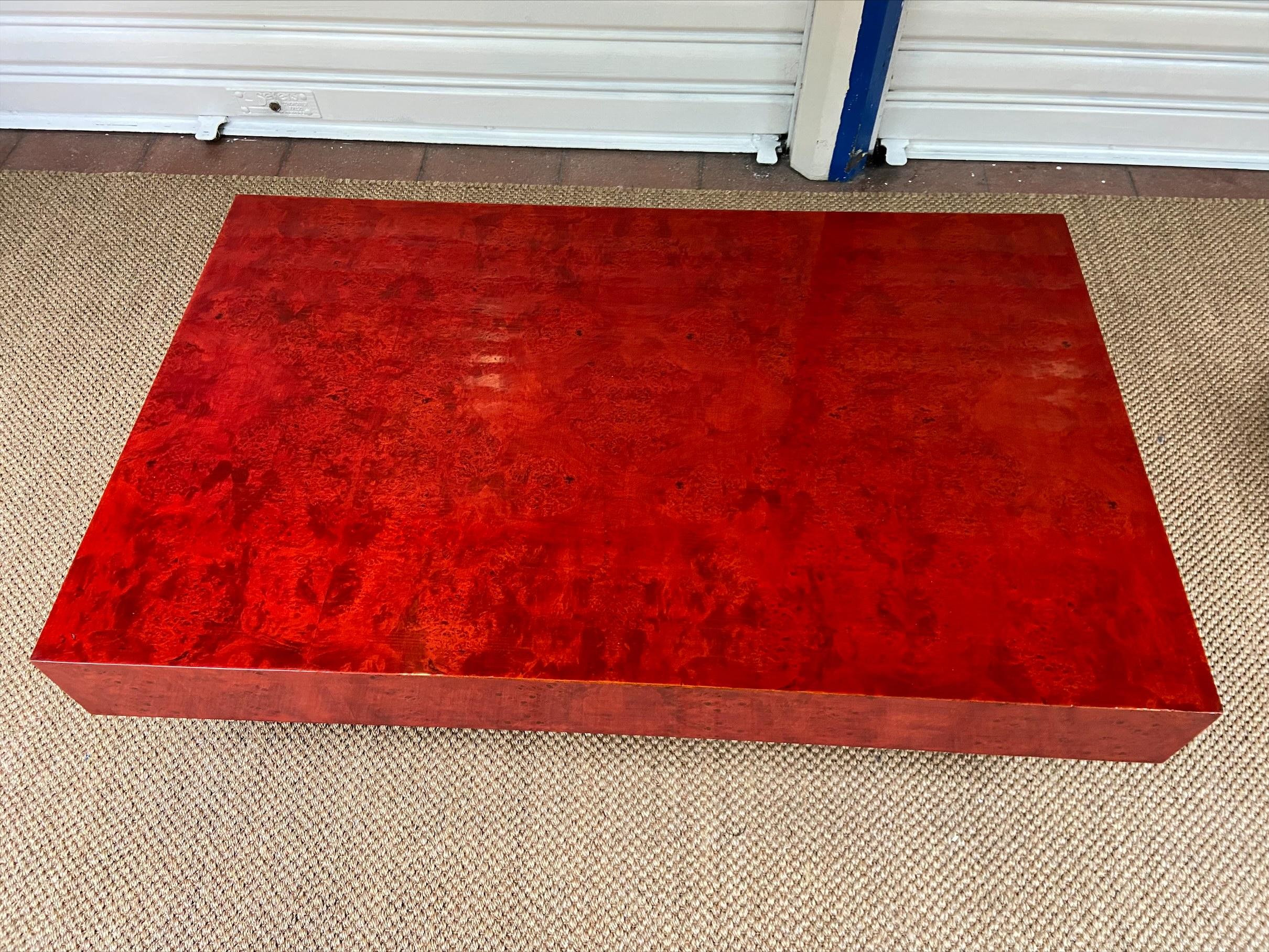 Coffee table - by Willy Rizzo
Red stained burl wood and aluminum
Circa 1970
Measures: L 128 x P 80 x H 34cm.
