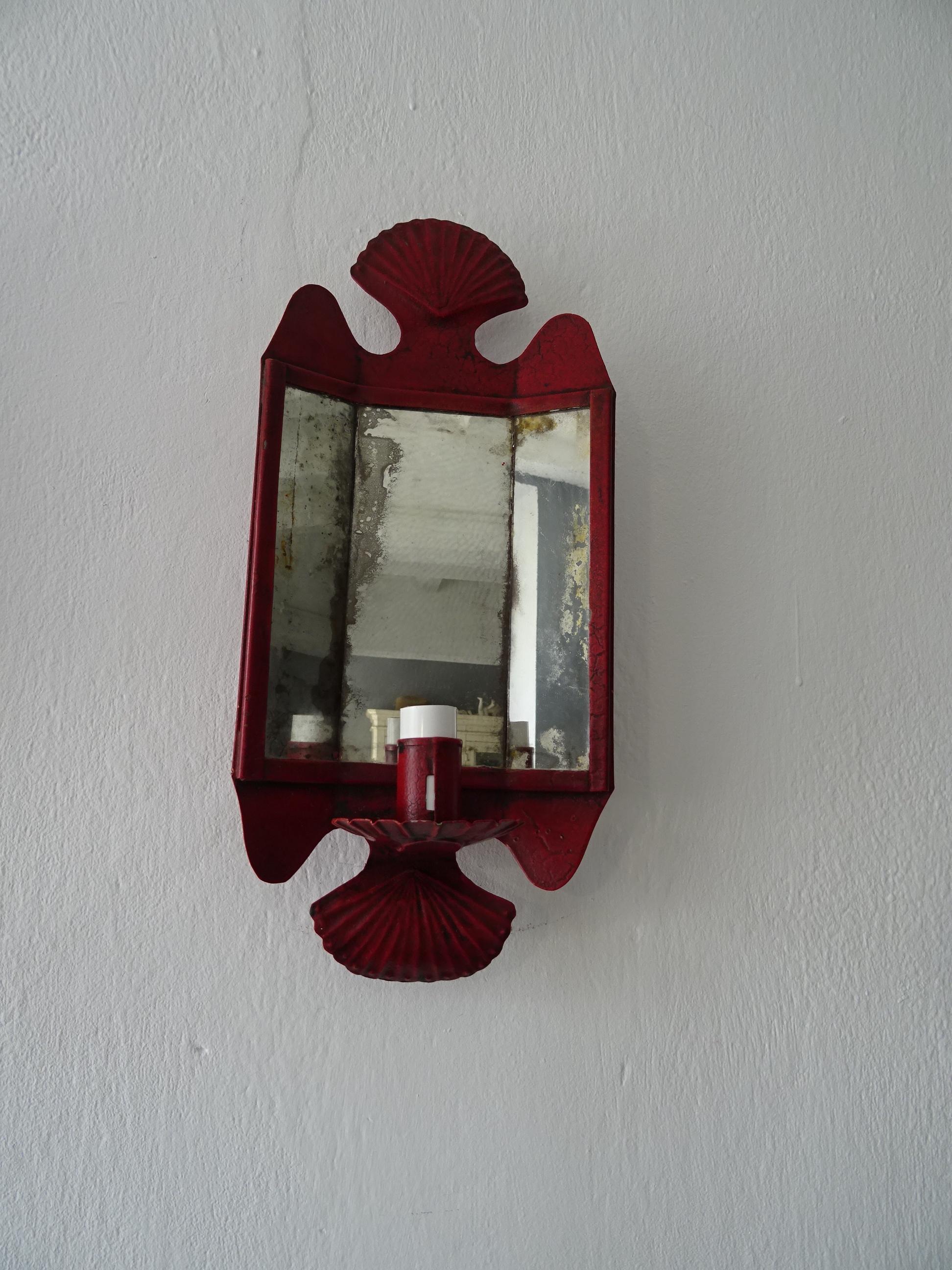 Red Colonial Shell Motif 3 Mirrors Sconces Original Paint, c 1890 In Good Condition In Modena (MO), Modena (Mo)