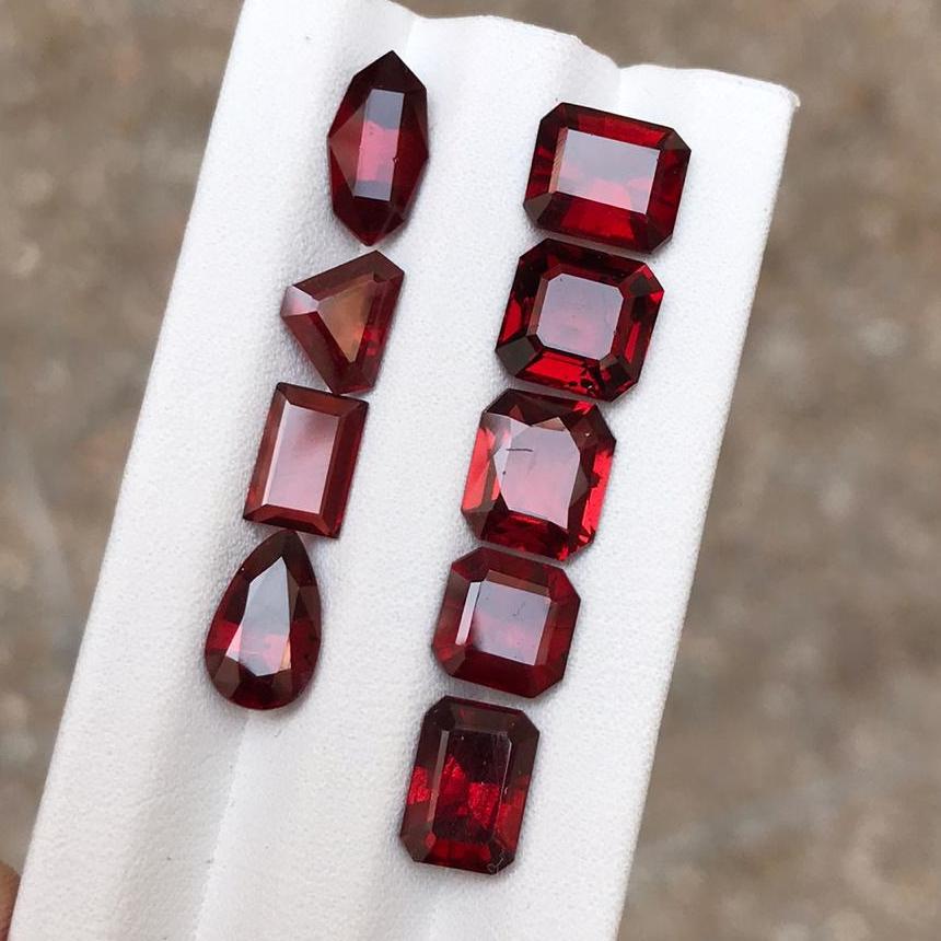 Weight	20.55 carats
Weight Range	1.40 to 3.05 carats
Treatment	none
Locality	Africa
Clarity	Eye clean and below
Details	This lot has multiple faceted cut gems, all these 
Red Garnet are natural





The Red Color Multi Shaped Cuts Natural Rhodolite