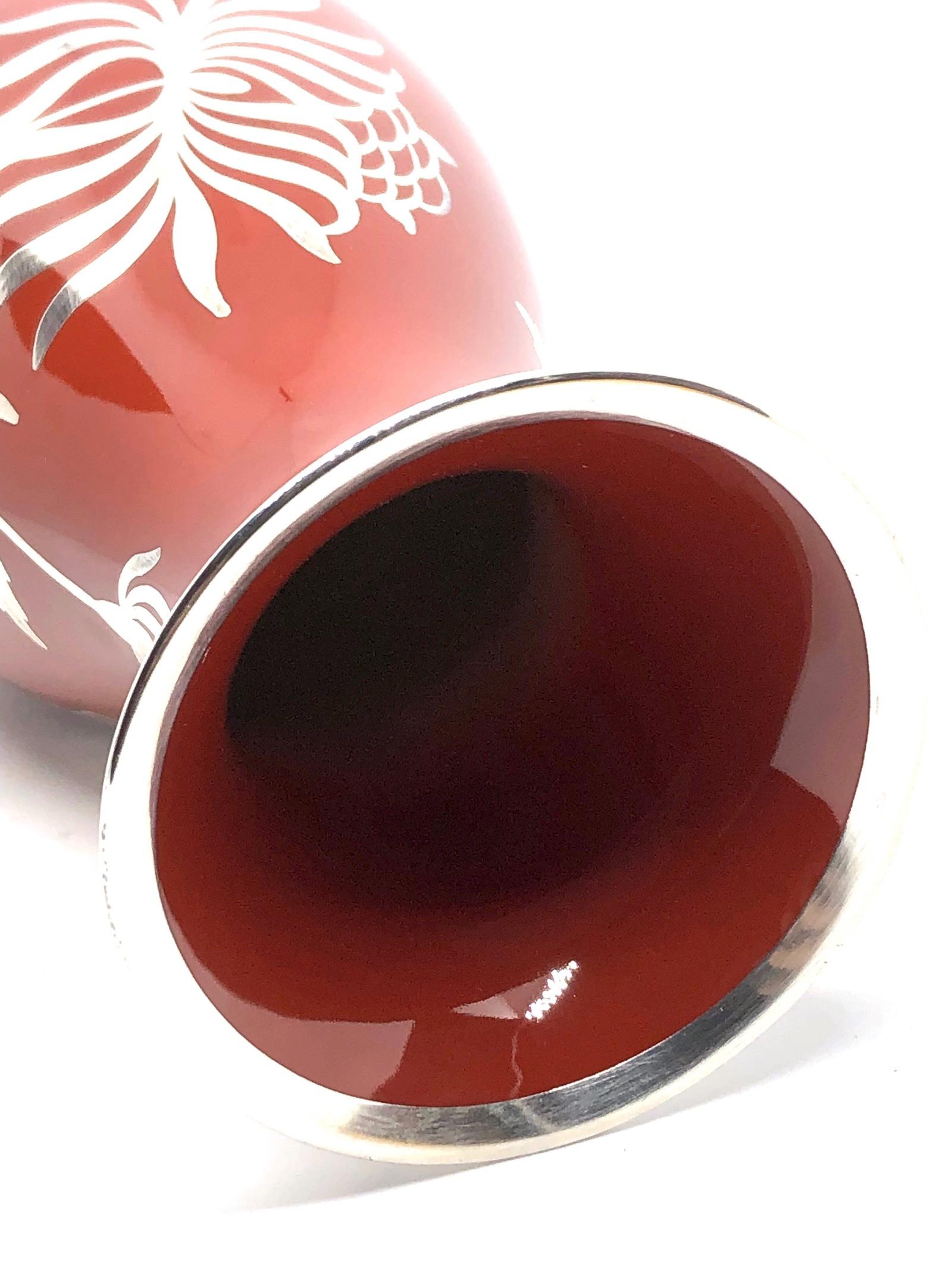 Milieu du XXe siècle Vase à superposition d'argent de couleur rouge par Furstenberg, Allemagne, années 1930