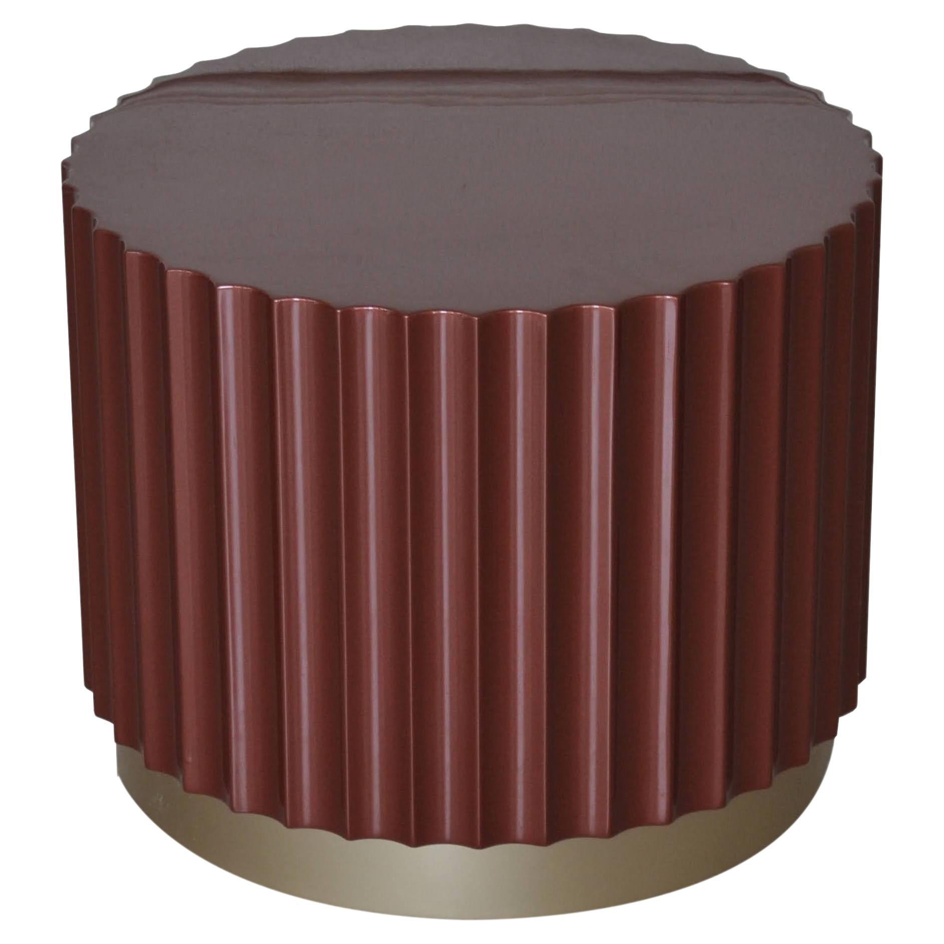 Table basse ronde / table tambour rouge avec base peinte en laiton