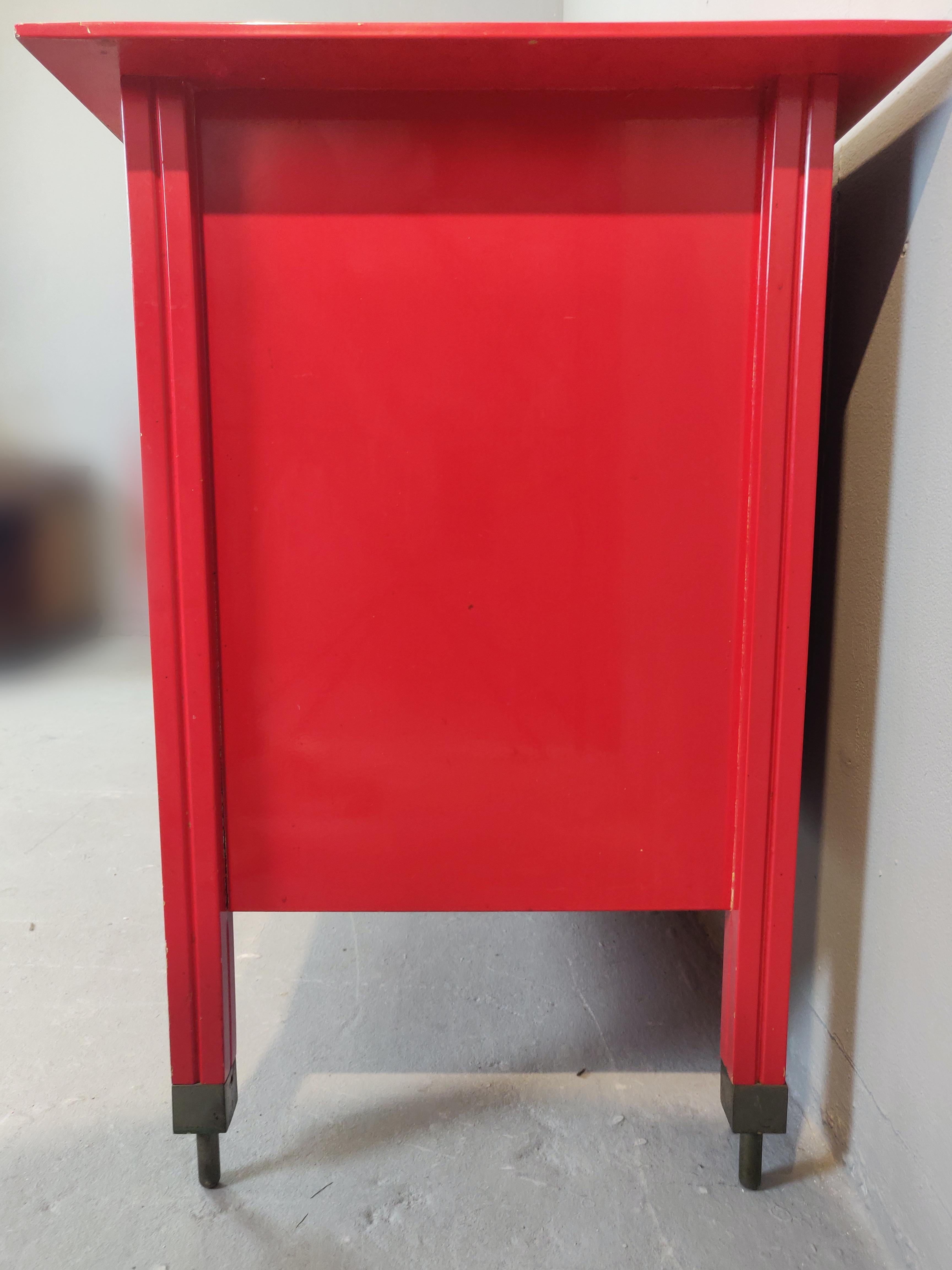 Red Chest of drawers by Carlo di Carli, Italy, circa 1960 In Good Condition In Brussels, BE