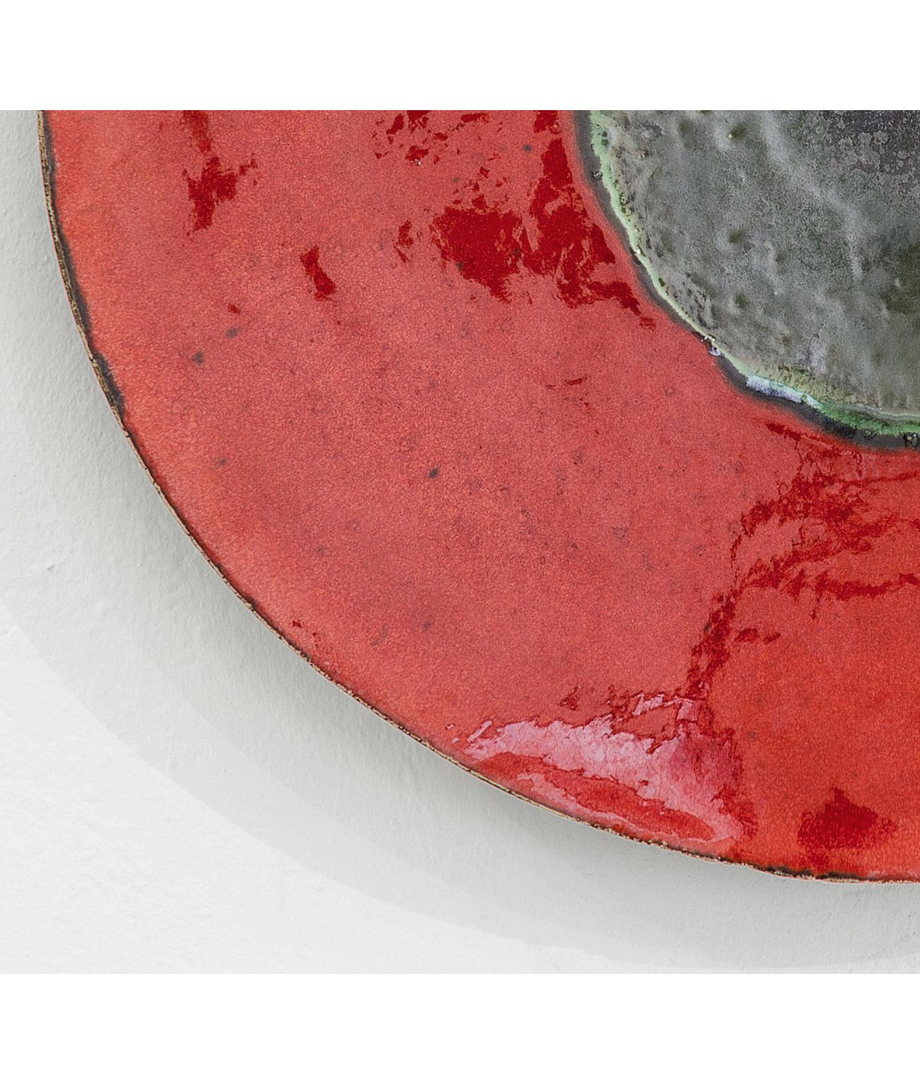 Red Contemporary Ceramic Decorative Plate In New Condition For Sale In Milan, Lombardy