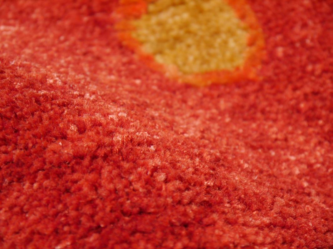 Red Contemporary Design Rug Hand Knotted Wool and Silk Djoharian Collection In New Condition For Sale In Lohr, Bavaria, DE