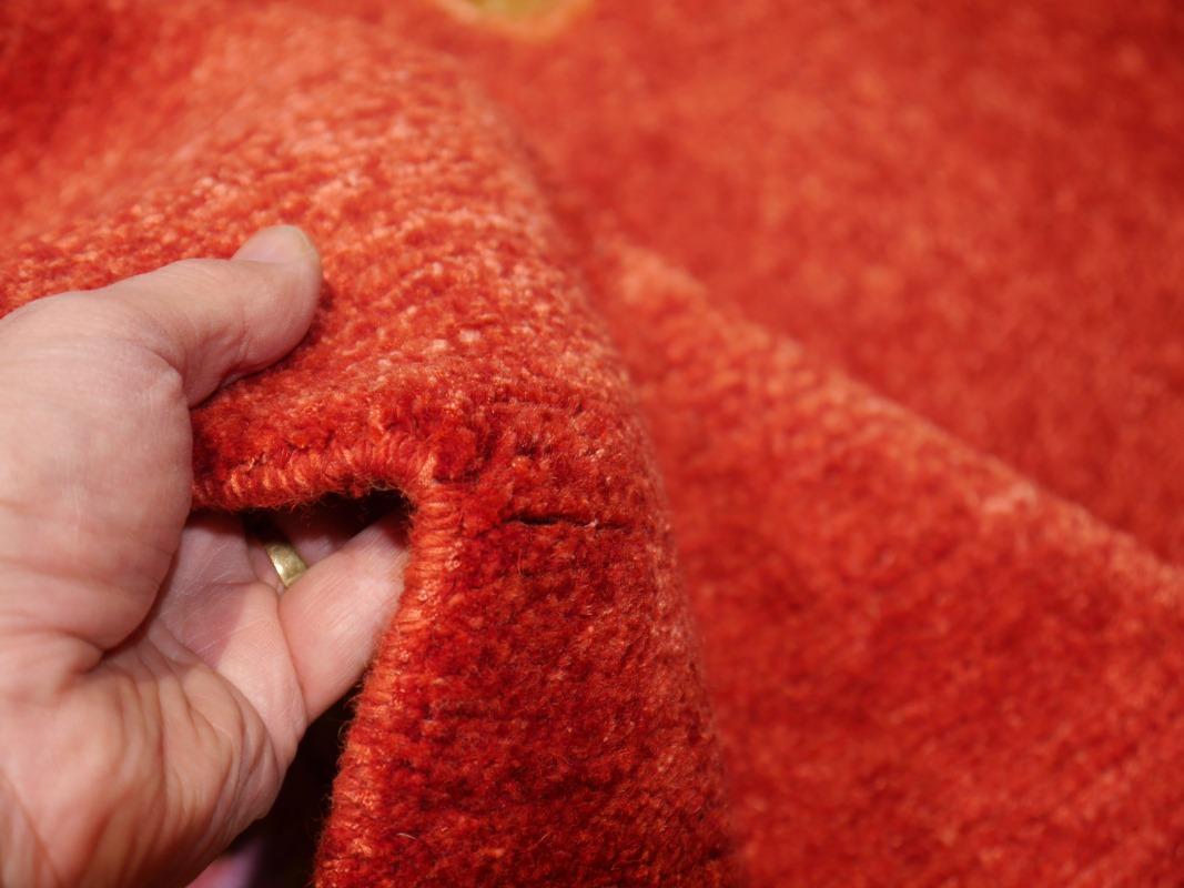 Rot Contemporary Design Teppich Handgeknüpft Wolle und Seide Djoharian Collection im Angebot 3