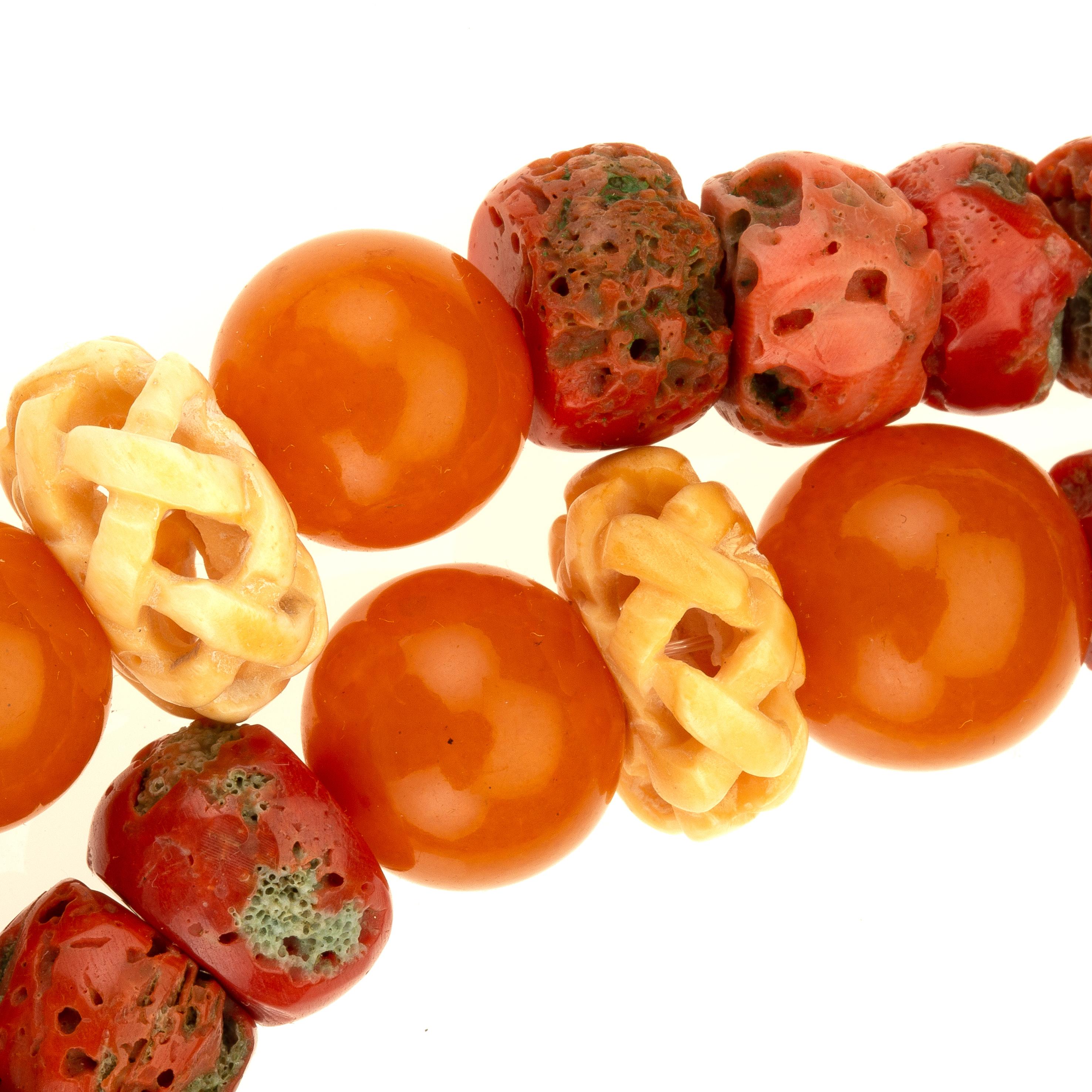Red Coral Amber Jade 18 Karat Gold Necklace In New Condition For Sale In Milan, IT
