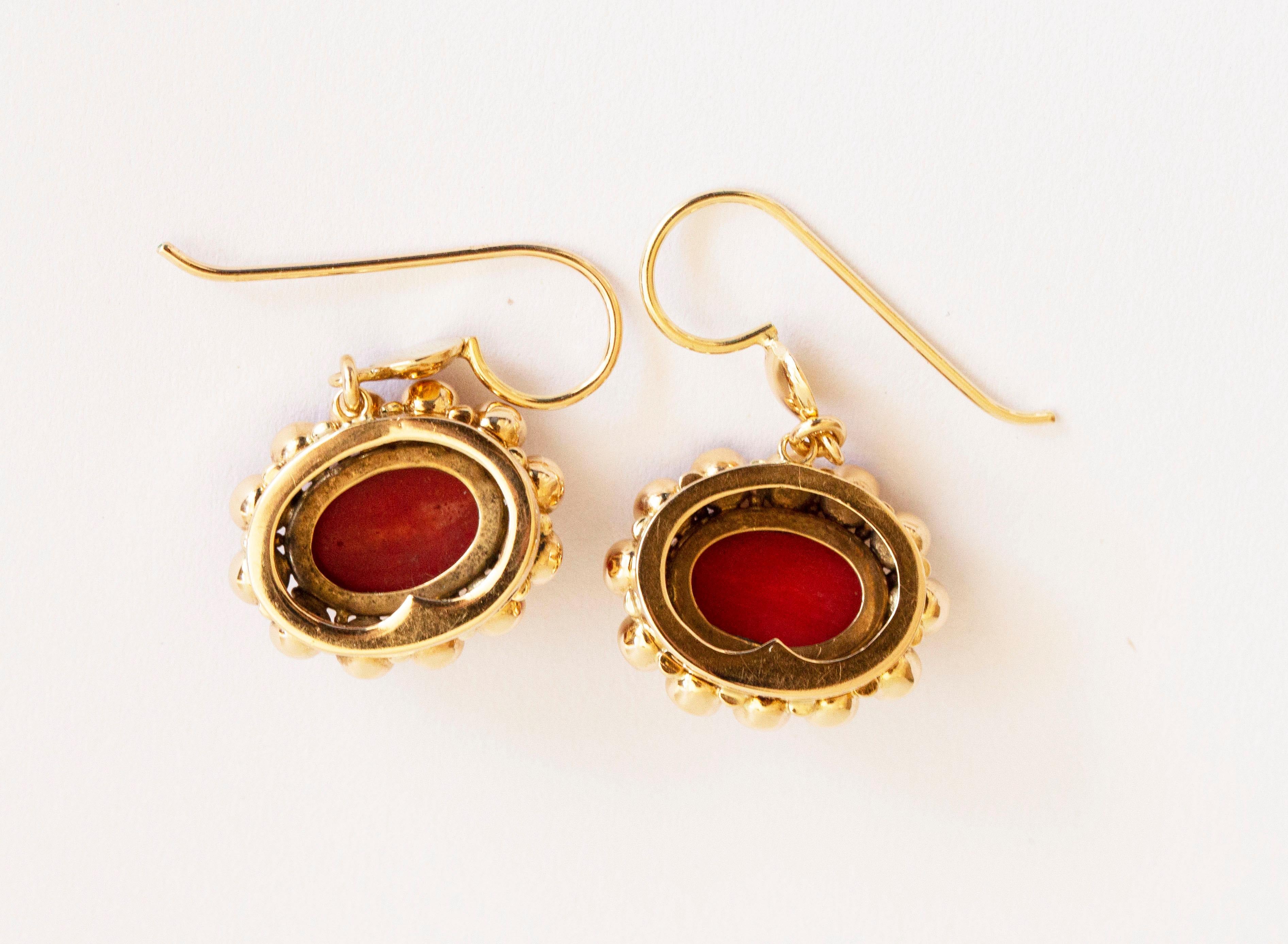Red Coral and 14 Karat Gold Vintage Dutch Pendant Earrings In Good Condition For Sale In Arnhem, NL