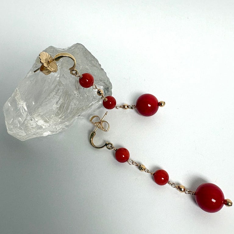 Description
Simple yet striking, vibrant red coral beads are delicately punctuated by 14k faceted gold balls and set on clean gold posts. A refined touch of color, perfect for effortless, everyday elegance.
Item # E3461

Materials and Weight
Coral