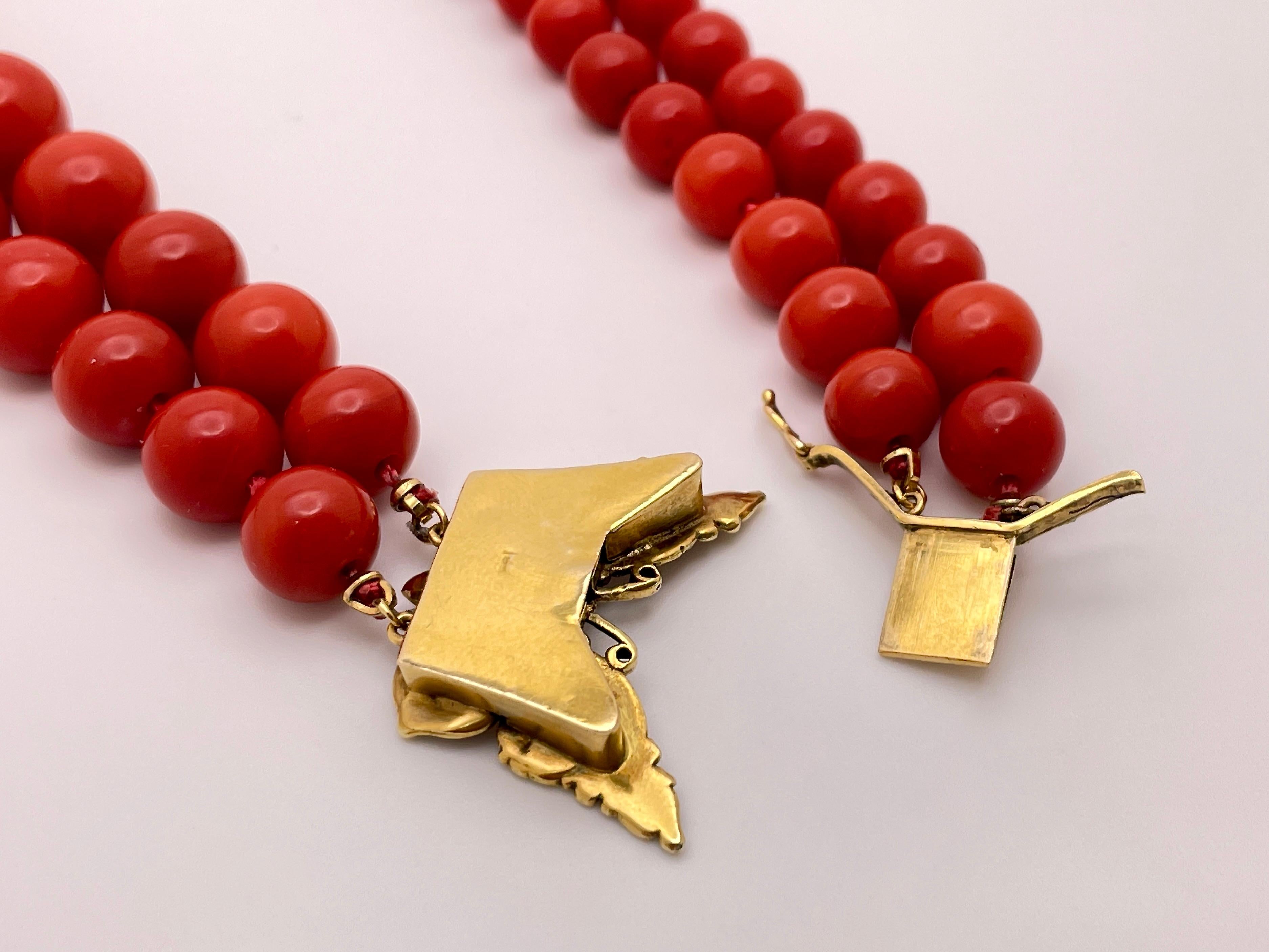 Set aus Halskette und Ohrringen, rote Koralle Perlen 18 Karat Gelbgold Schmetterlingsverschluss im Angebot 7