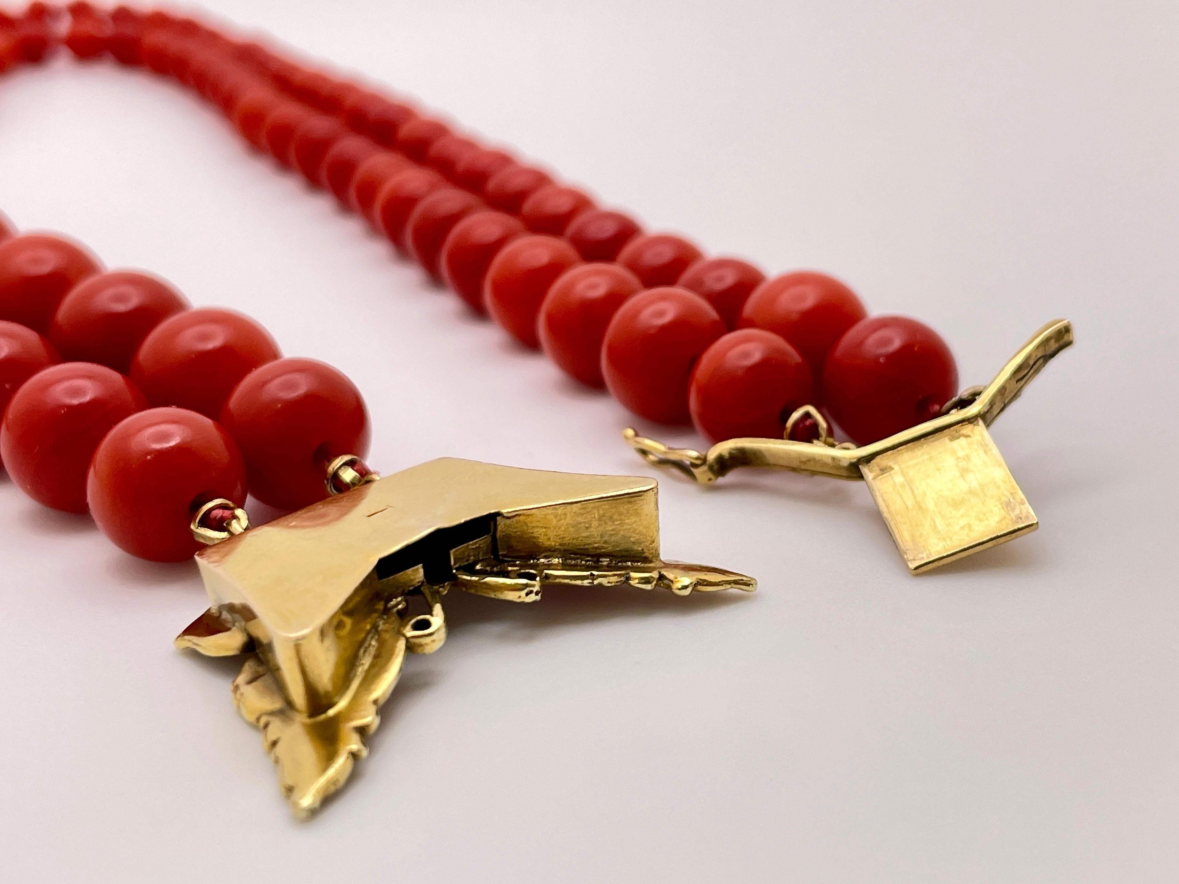 Set aus Halskette und Ohrringen, rote Koralle Perlen 18 Karat Gelbgold Schmetterlingsverschluss im Angebot 8
