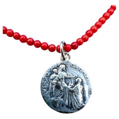 Choker-Halskette aus roter Koralle mit Perlen, Jungfrau Carmel Medaille