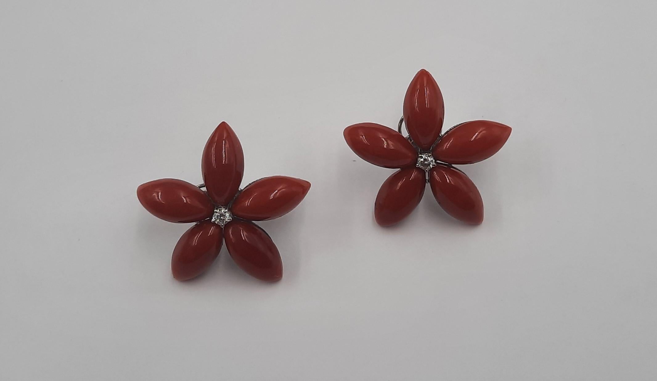 Red Coral Brilliant Cut Diamond 18 Carats White Gold Flower Earrings In New Condition For Sale In Marcianise, CE, IT