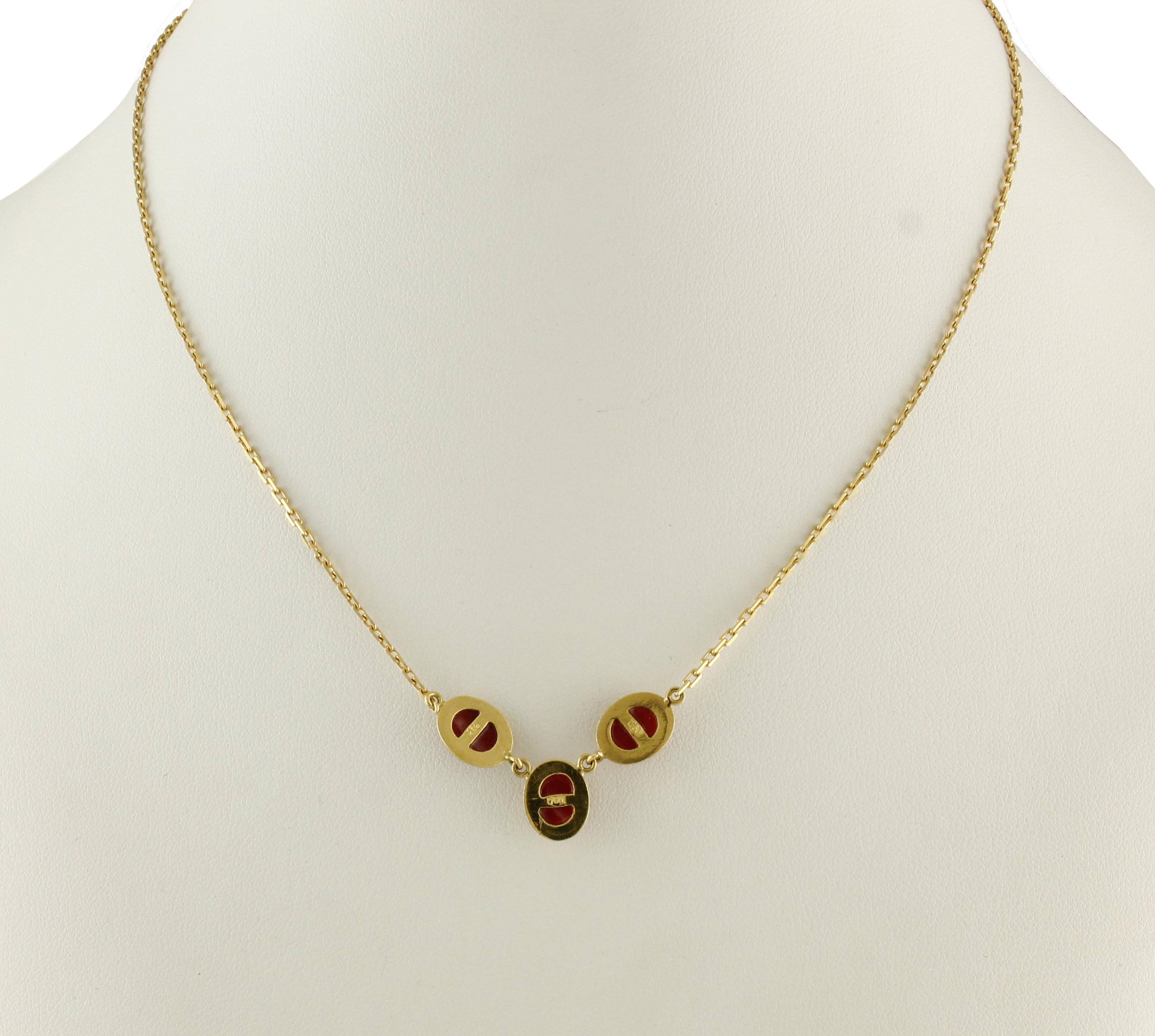 Essential and refine 18K yellow gold pendant necklace with 3 red coral buttons in the center.
Red Coral 1.80 g
Total Weight 5.50 g
R.F + gueu
Length 44 cm 