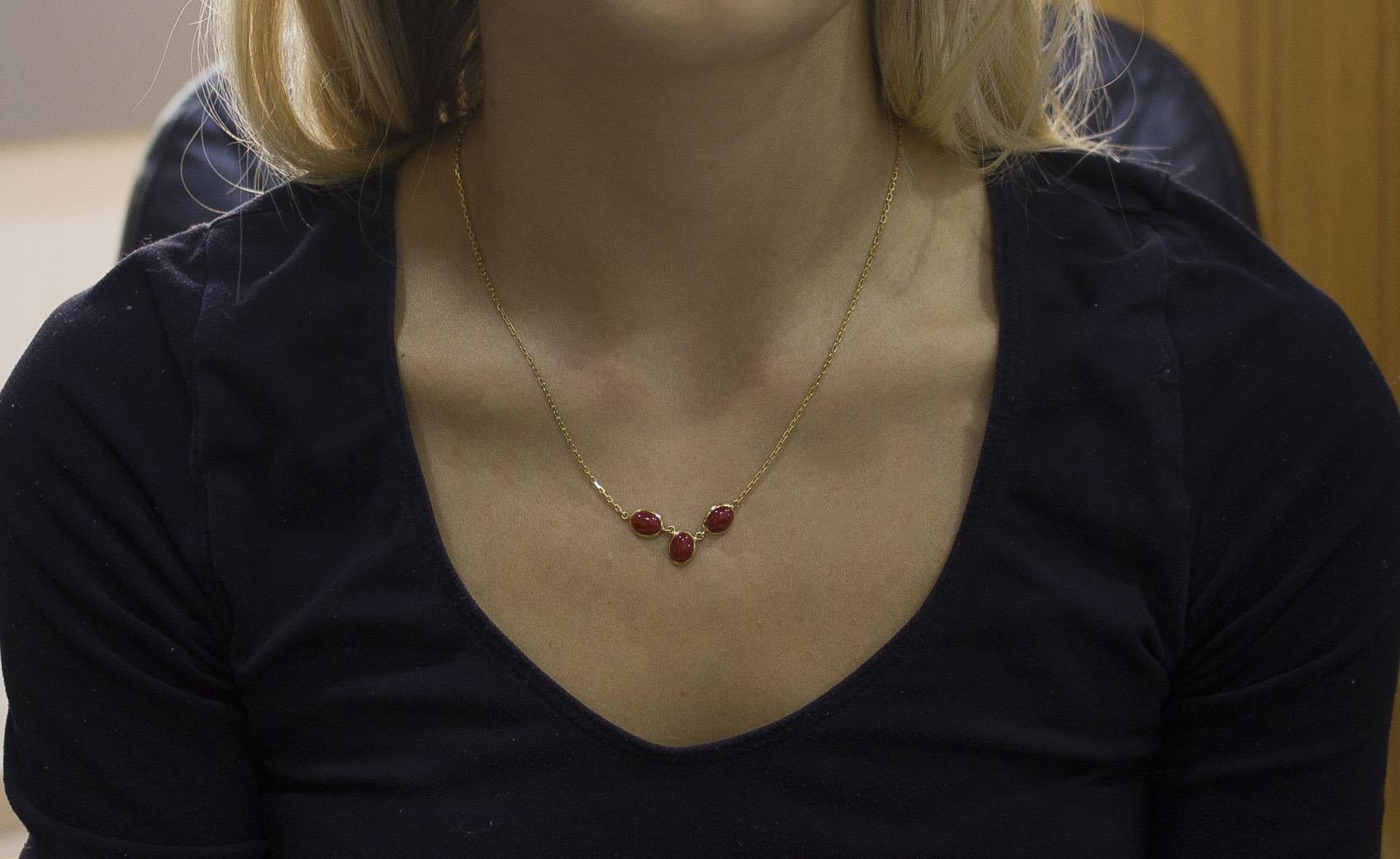 Red Coral Buttons Yellow Gold Pendant Necklace In Good Condition In Marcianise, Marcianise (CE)