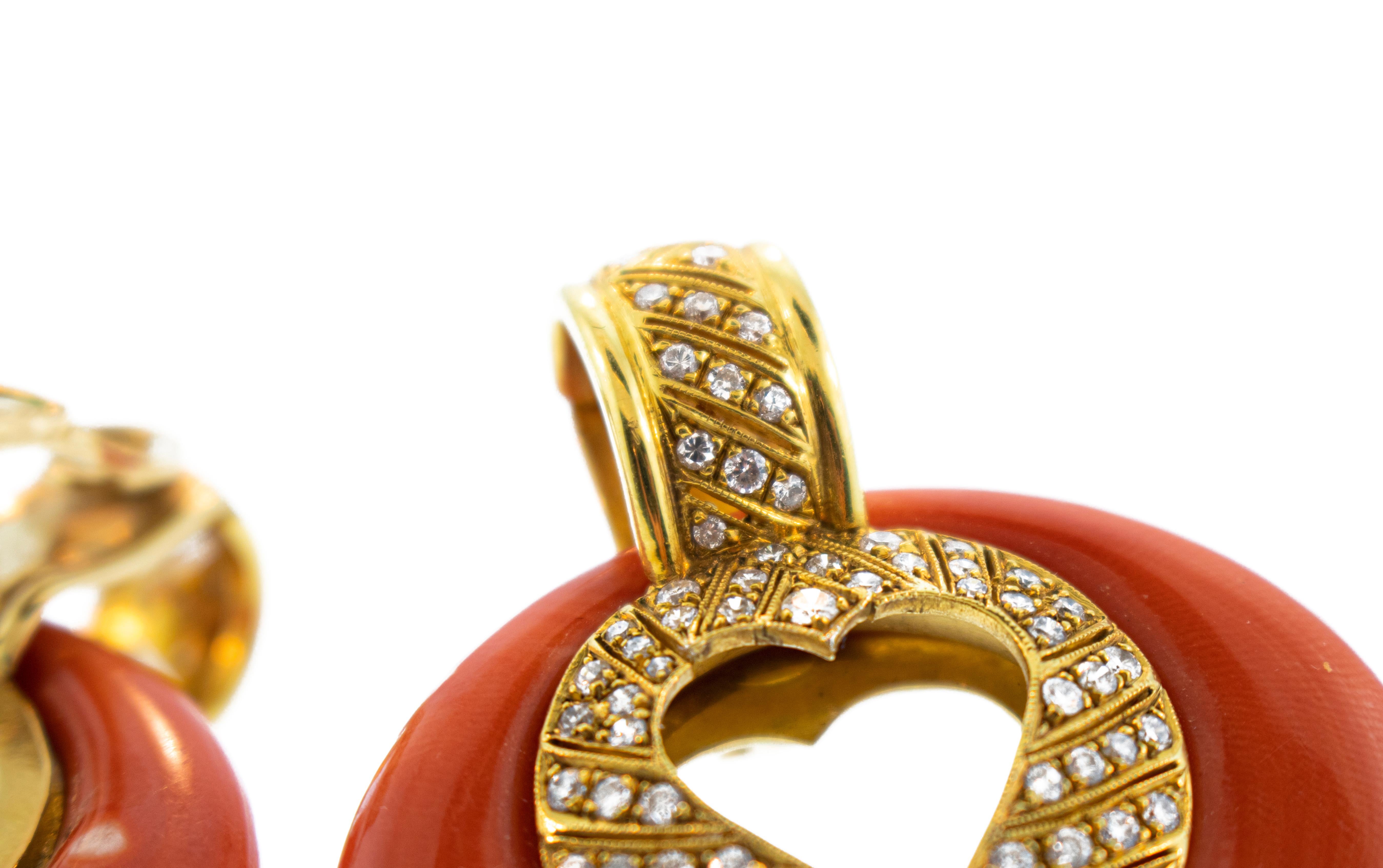 Rote Koralle Diamant 18 Karat Gold Creole-Ohrringe im Zustand „Gut“ im Angebot in New York, NY