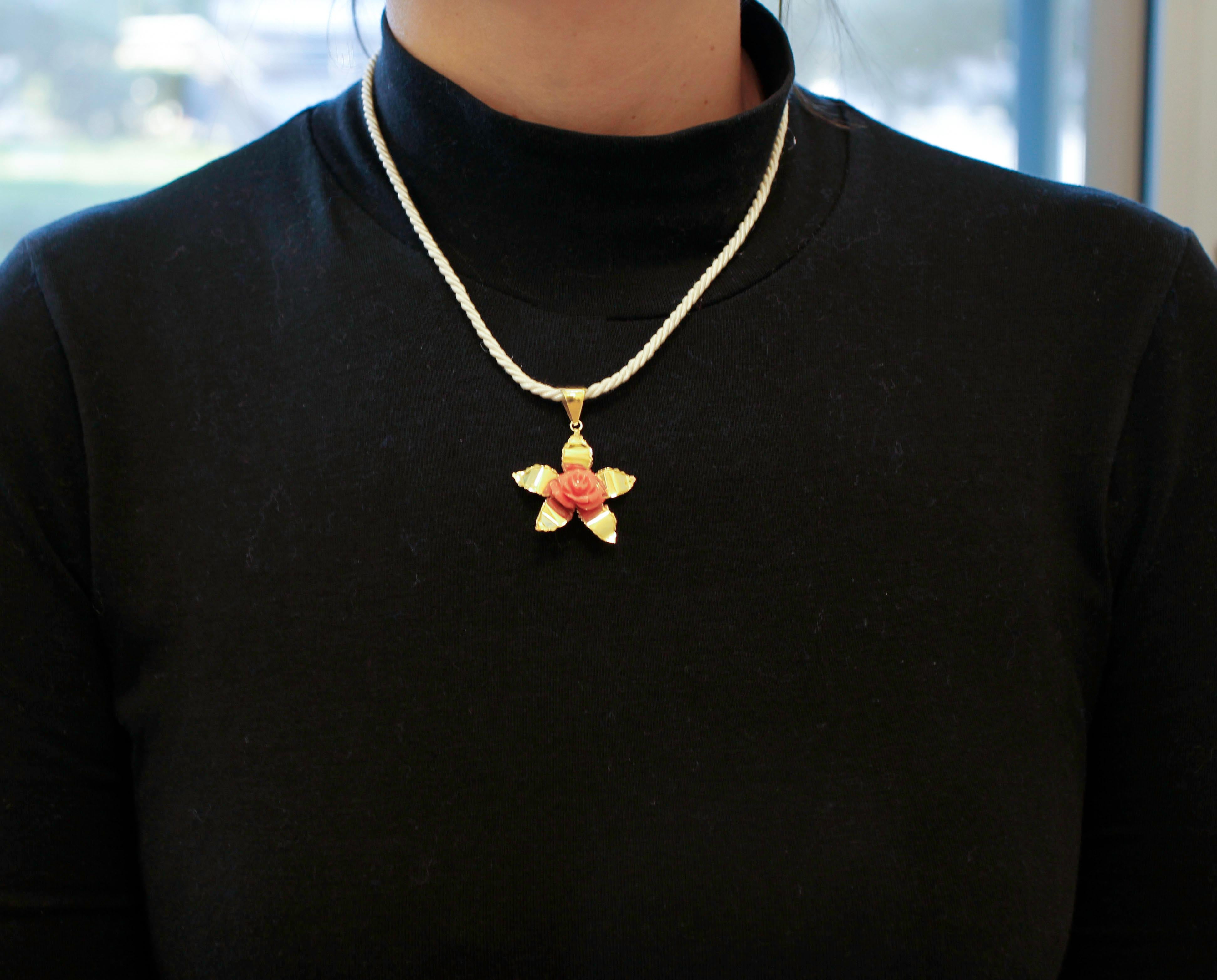 Women's Red Coral Flower, 18 Karat Yellow Gold Flower Shape Pendant Retro Necklace For Sale