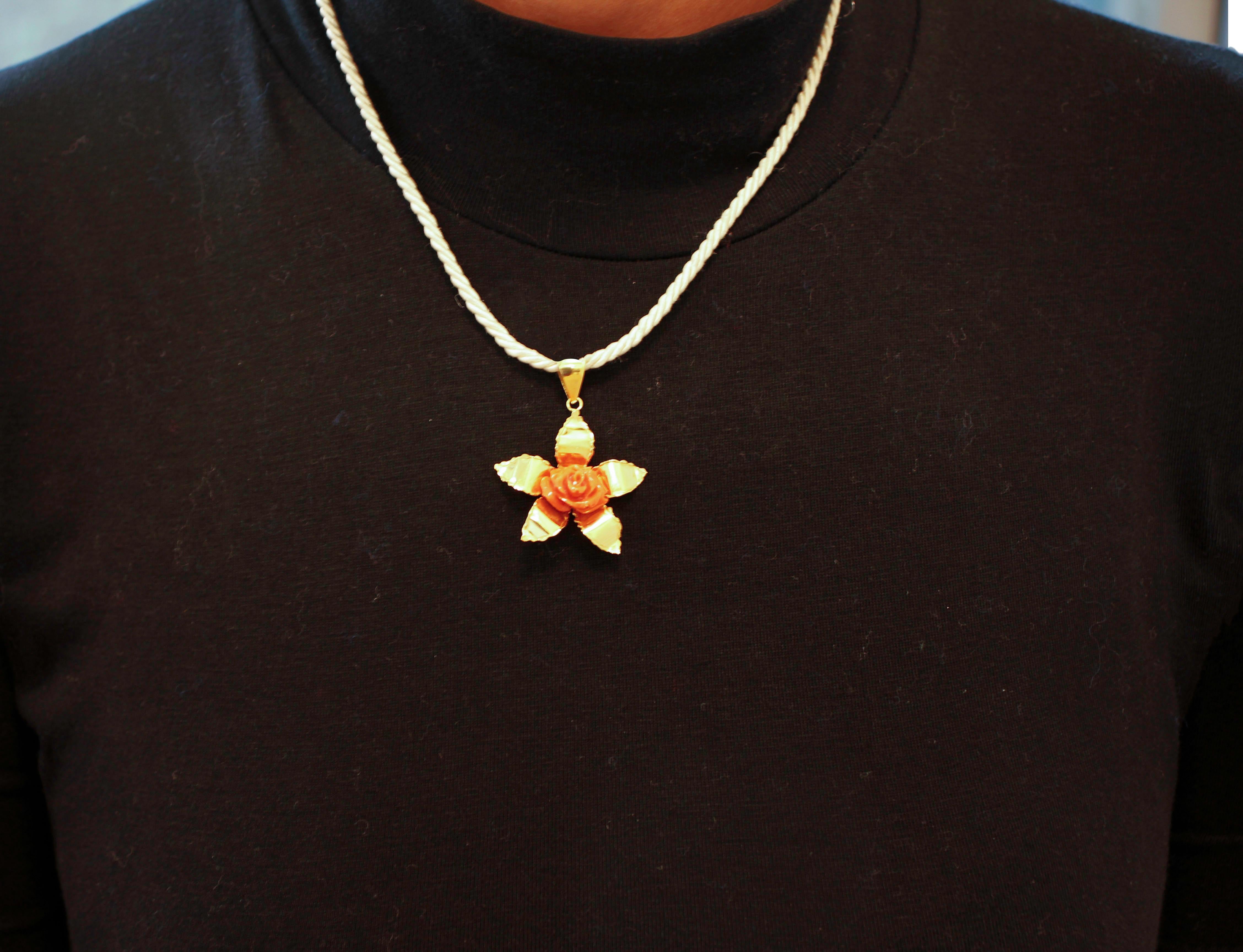 Red Coral Flower, 18 Karat Yellow Gold Flower Shape Pendant Retro Necklace For Sale 1