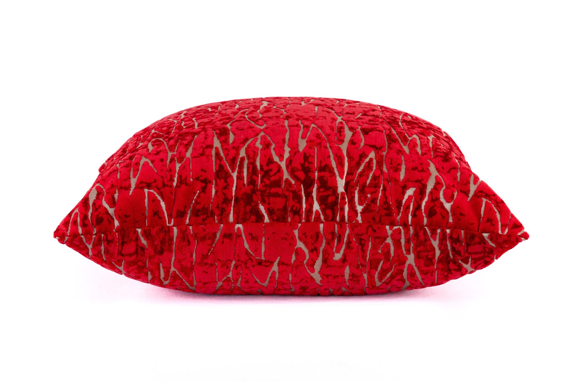 Modern Red throw pillow in textured velvet- Red Coral- by Mar de Doce For Sale