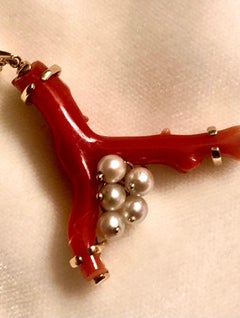 Red coral, gold and pearl pendant