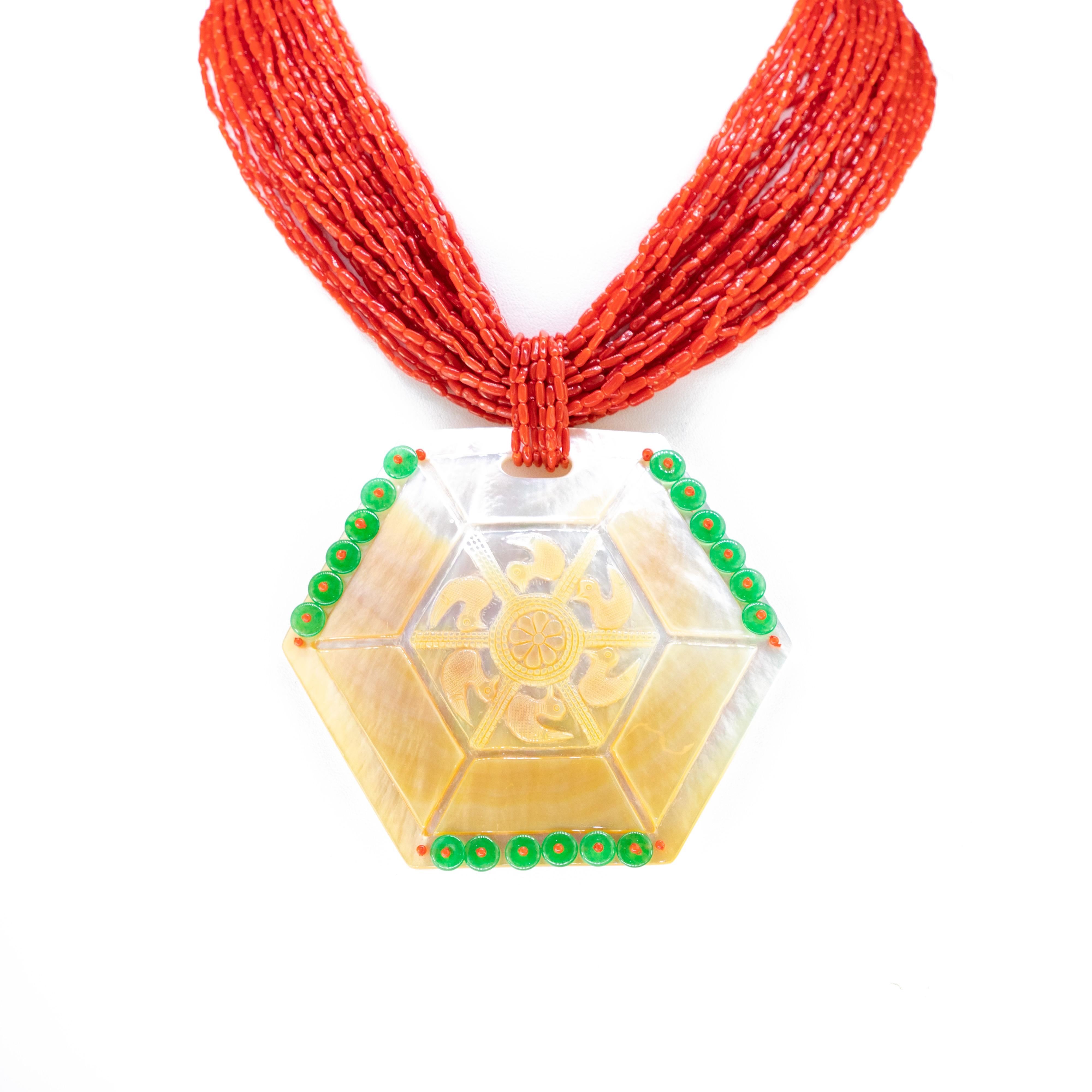 Collier de perles en corail, nacre et quartz, fait à la main Pour femmes en vente