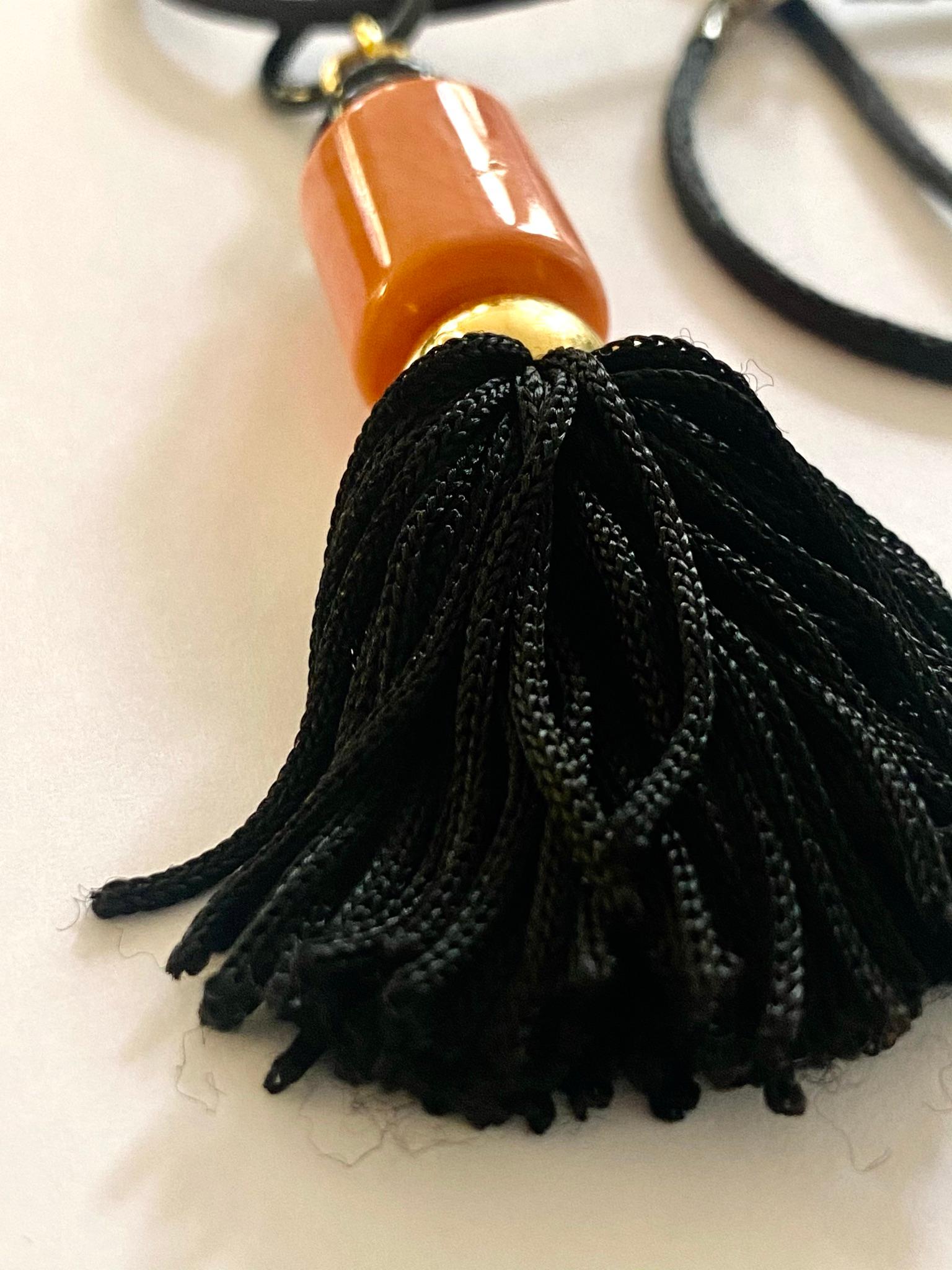 An 18K. yellow gold, red coral with onyx and yellow gold pendant, with a black silk tassel.
Made in Italy - Naples by Loffredo.
Weight: 15.00 grams
size pendant: 85 x 14 mm
size red coral: 14 x 17 mm (Coralium Librium)
Black silk coolier with a