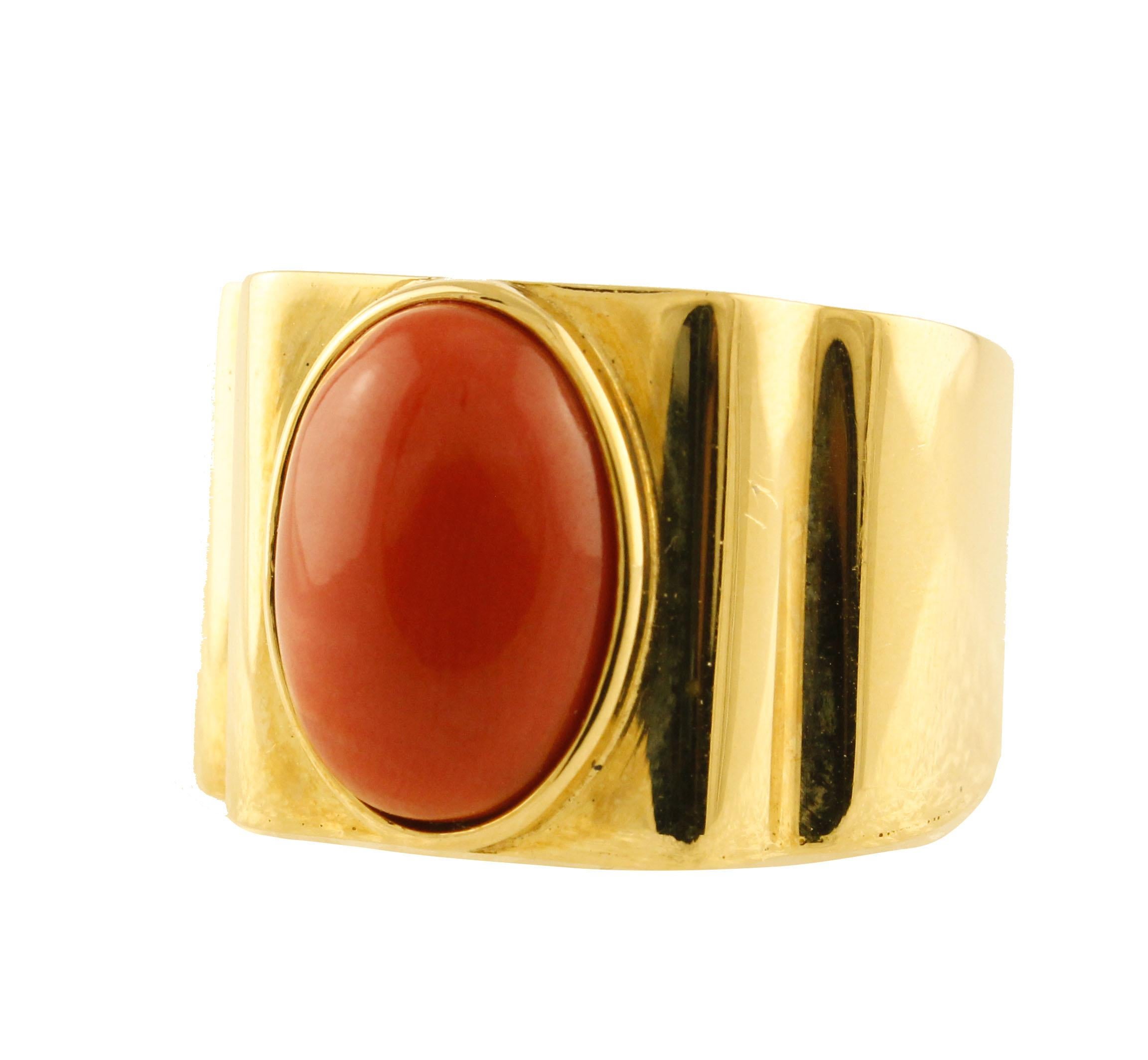 Essential and elegant ring composed by a beautiful red coral oval shape (1.5 cm X 1 cm) in the center mounted on 18K yellow gold structure 
Coral 1.30 g 
Total Weight 11.70 g 
R.F + ugce
K. AFIU,RR
Dimentions 2.3 cm X 1.6 cm 
Italian Size