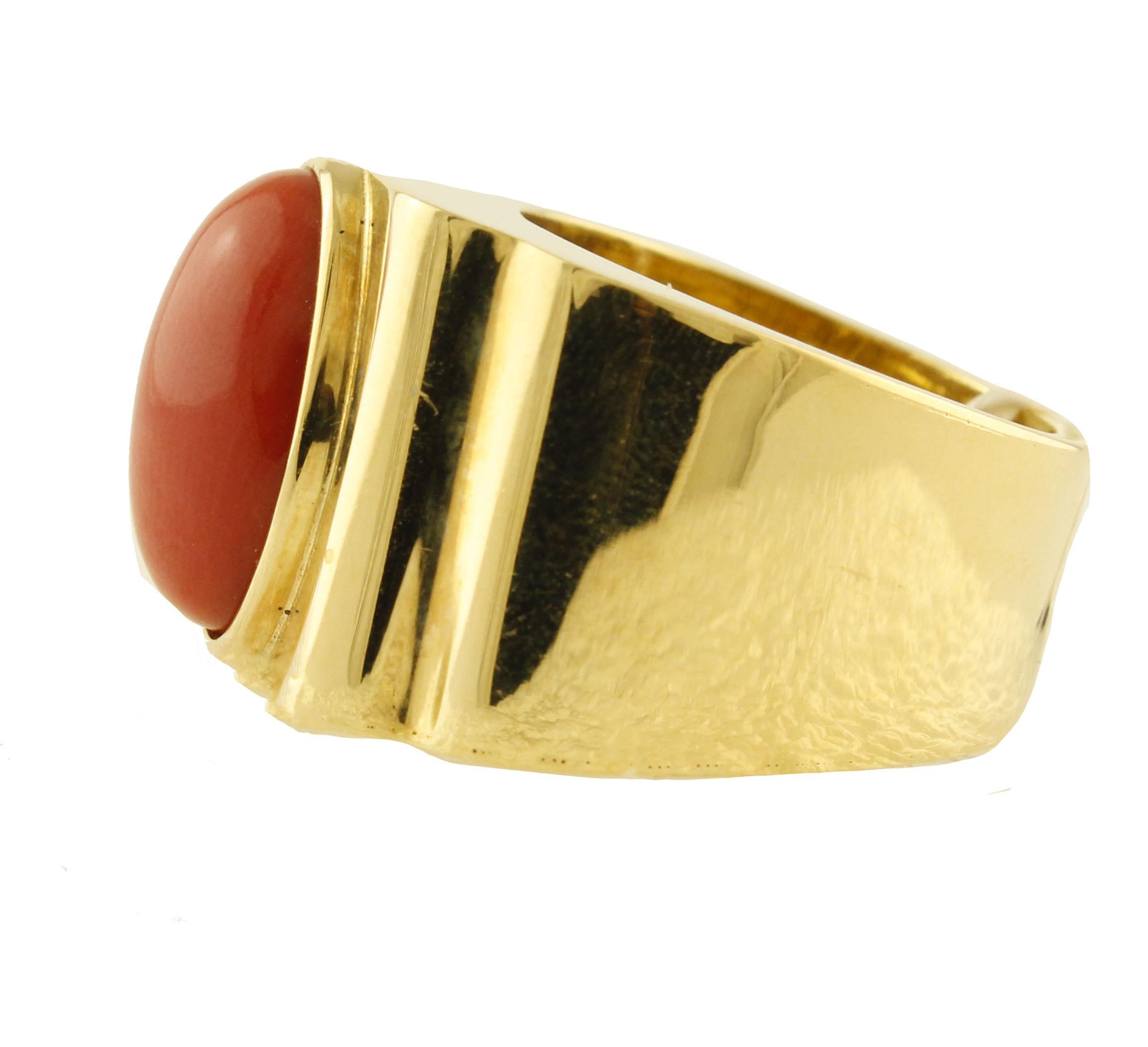 Retro Red Coral Oval Shape 18 Karat Yellow Gold Ring