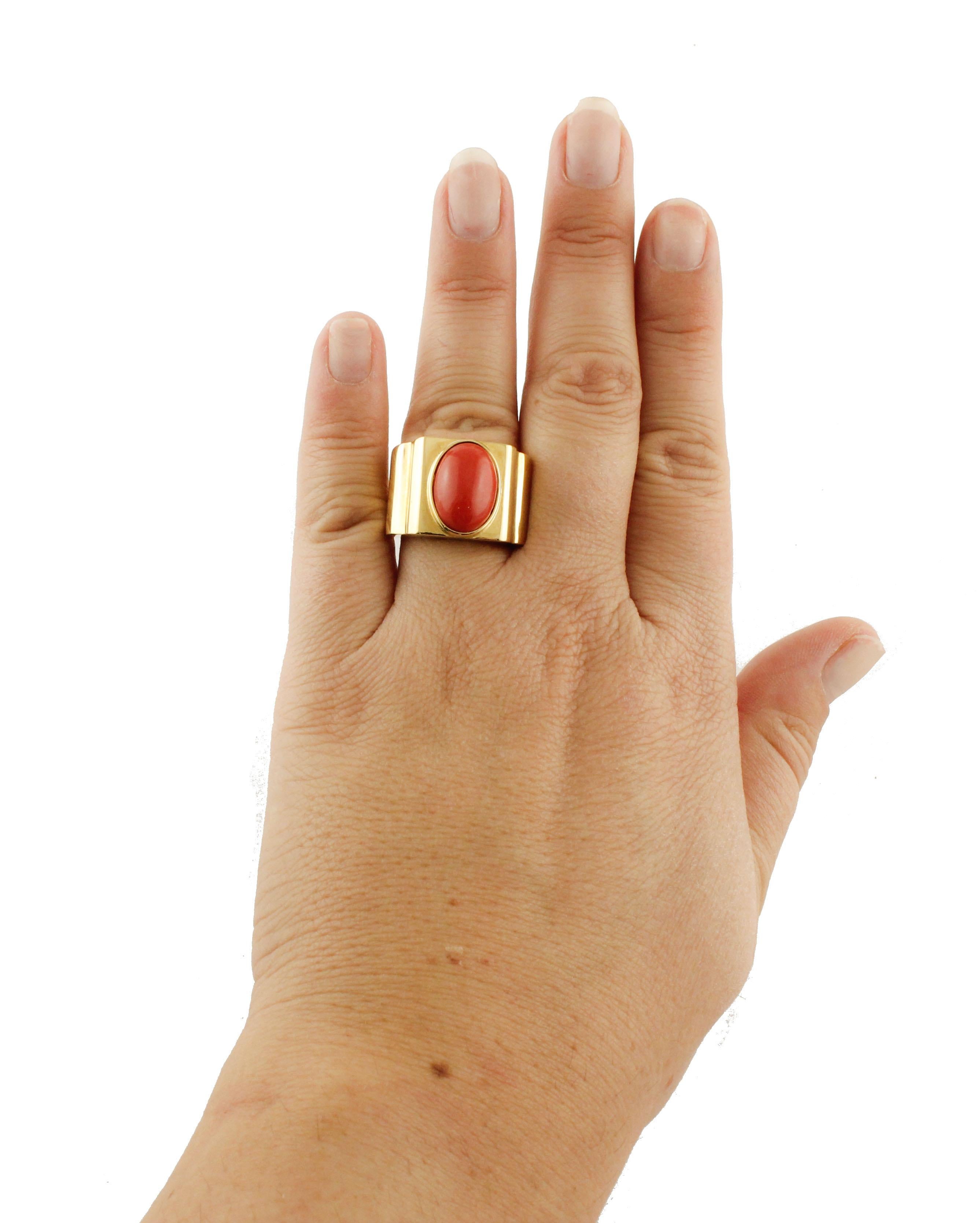 Red Coral Oval Shape 18 Karat Yellow Gold Ring 1