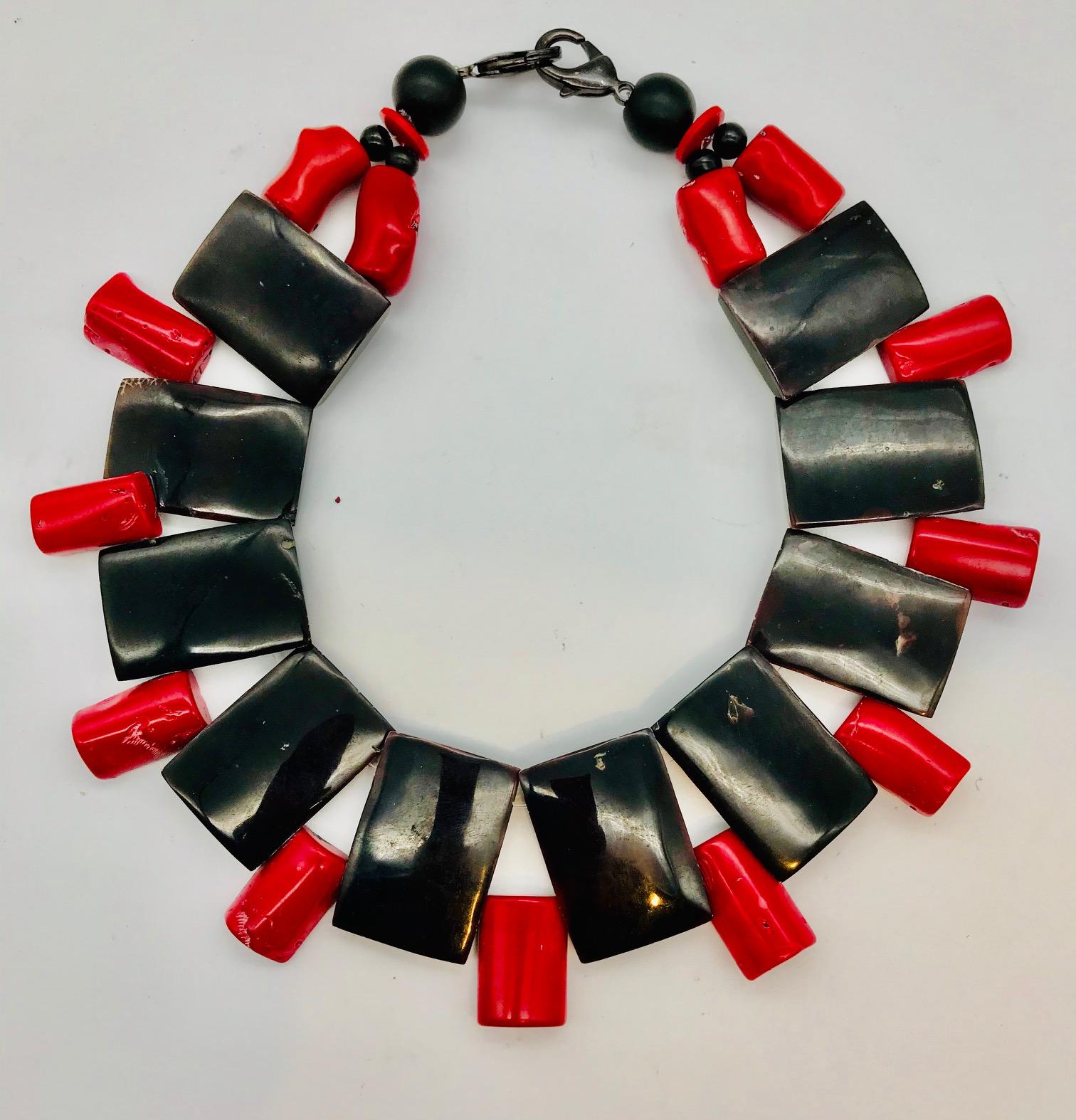 This Coral and  Pacific Pinna Necklace comprises; red Coral half tubular beads and black Pacific Pinna large rectangular beads.It closes with medium size metal lobster clasp.
Corals are animals that live in the world’s seas. There are about 6000