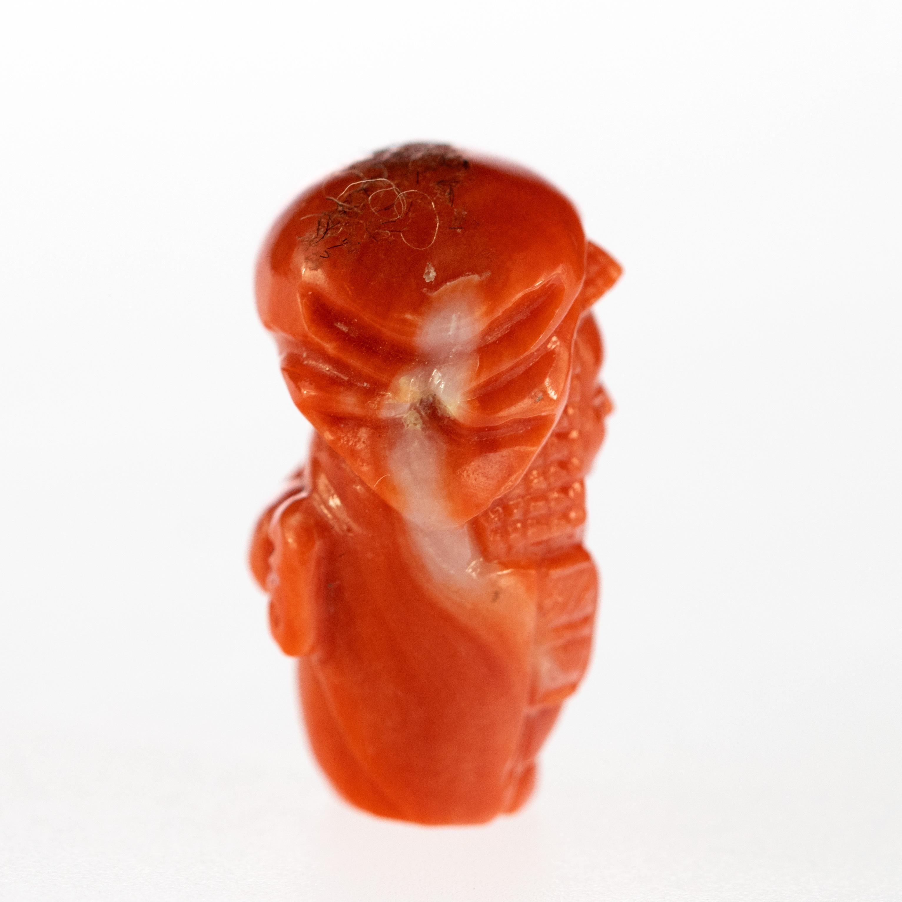 Red Coral Peasant Hand Carved Asian Art Home Decor Taiwan Statue Sculpture In Excellent Condition For Sale In Milano, IT