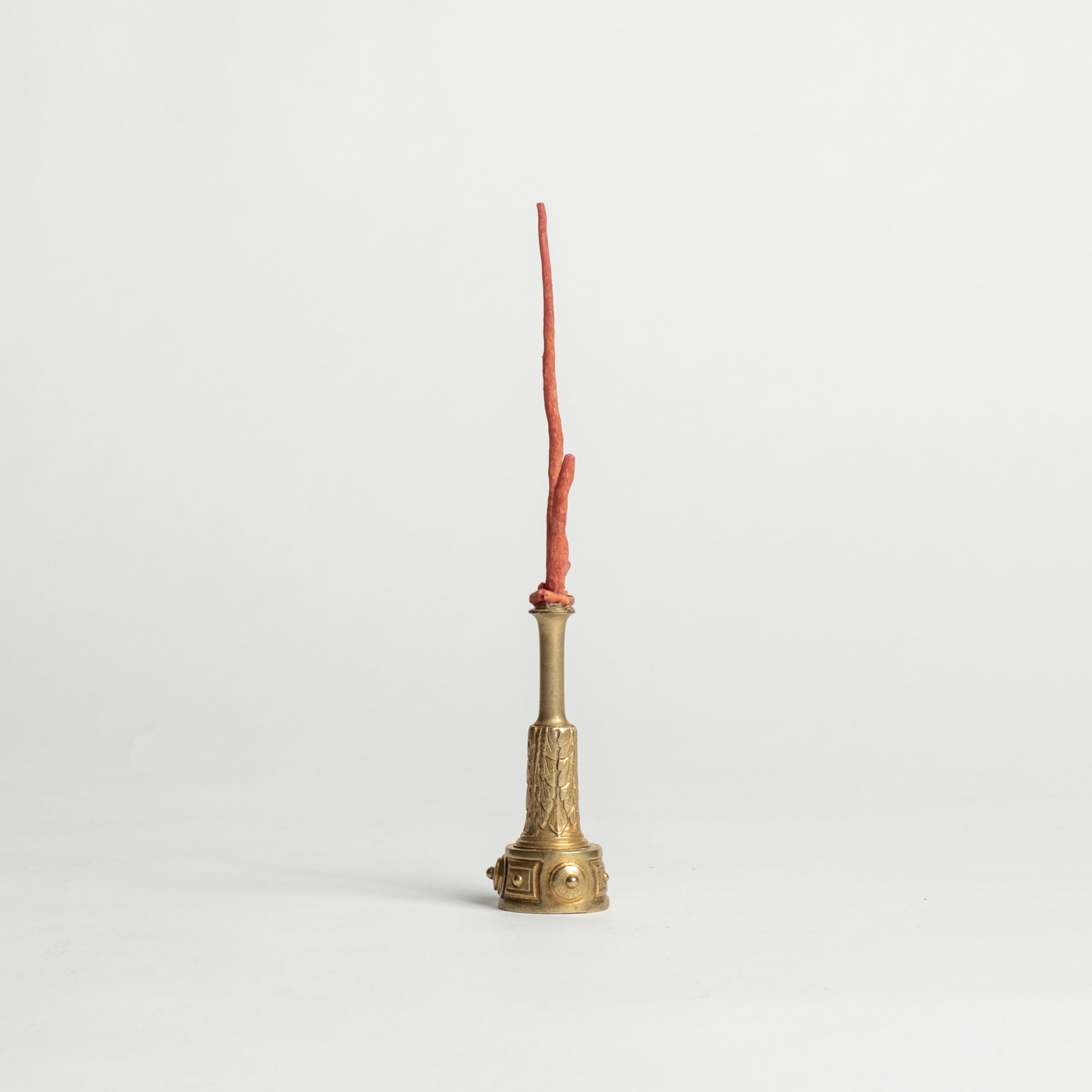 Corail Sculpture en corail rouge~ Fragment de bronze de Napoléon III en vente