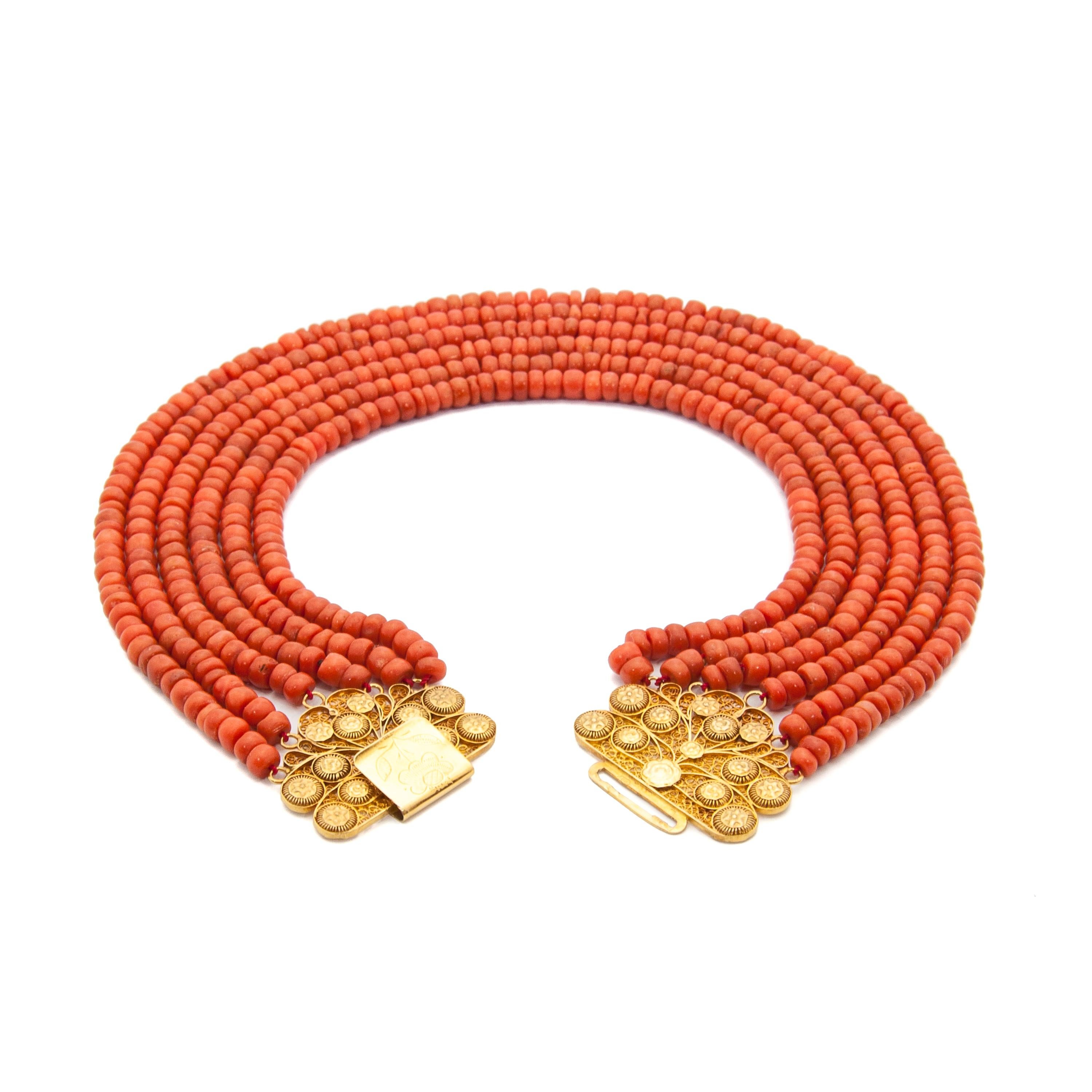 Antique Red Coral 18 Karat Gold Multi-Strand Necklace, Netherlands For Sale 2