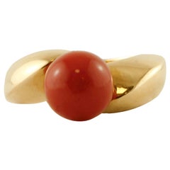 Vintage Red Coral Spheres, 18 Karat Yellow Gold Cluster Retrò Ring